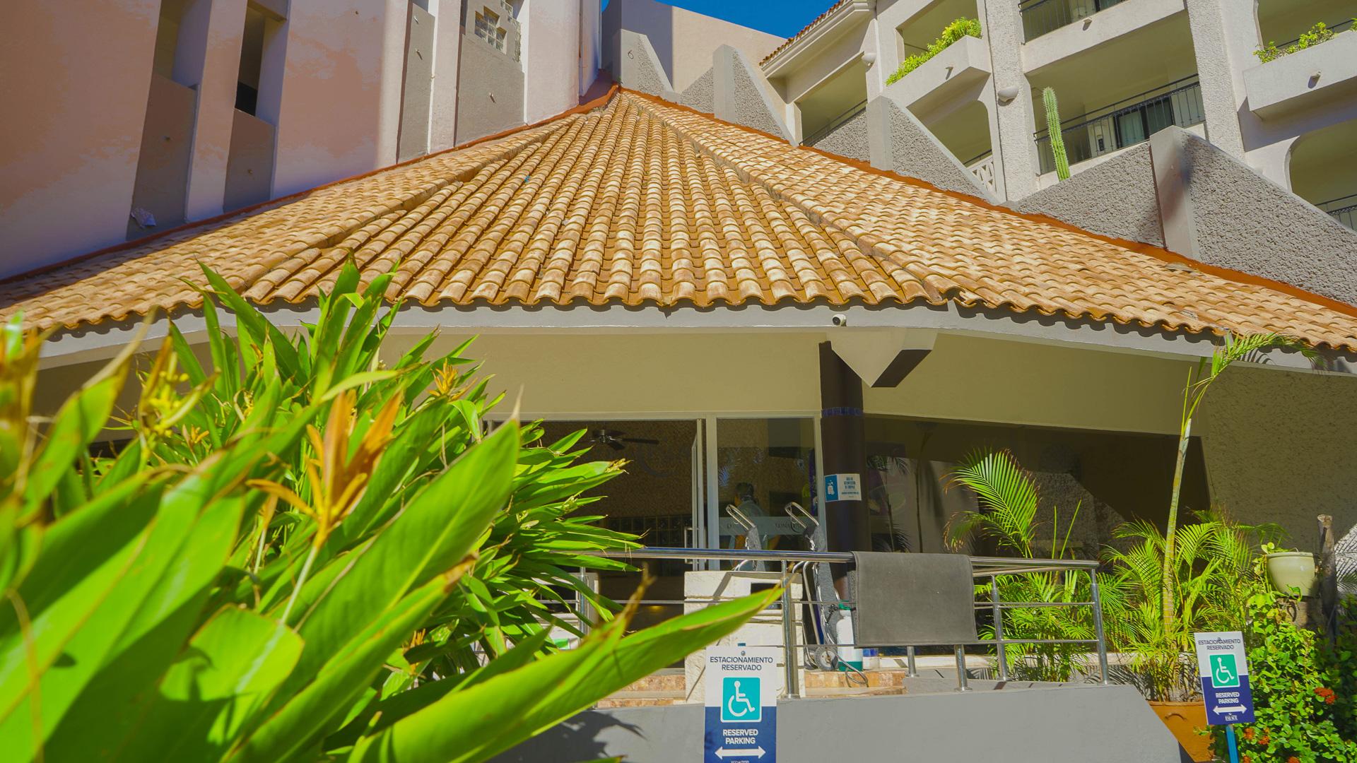 Vista Lobby Luna Palace Hotel and Suites