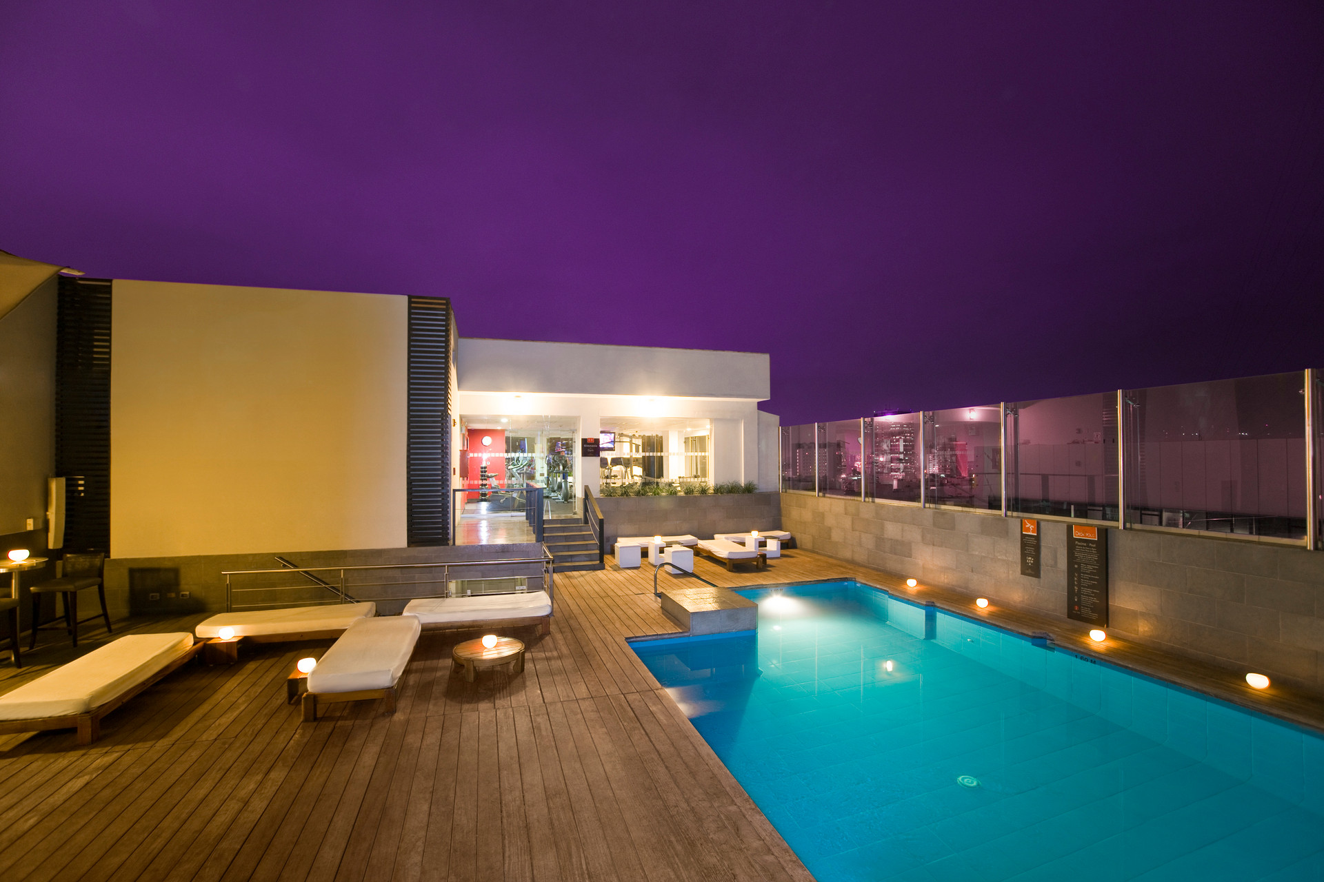 Vista Piscina Radisson Decapolis Miraflores