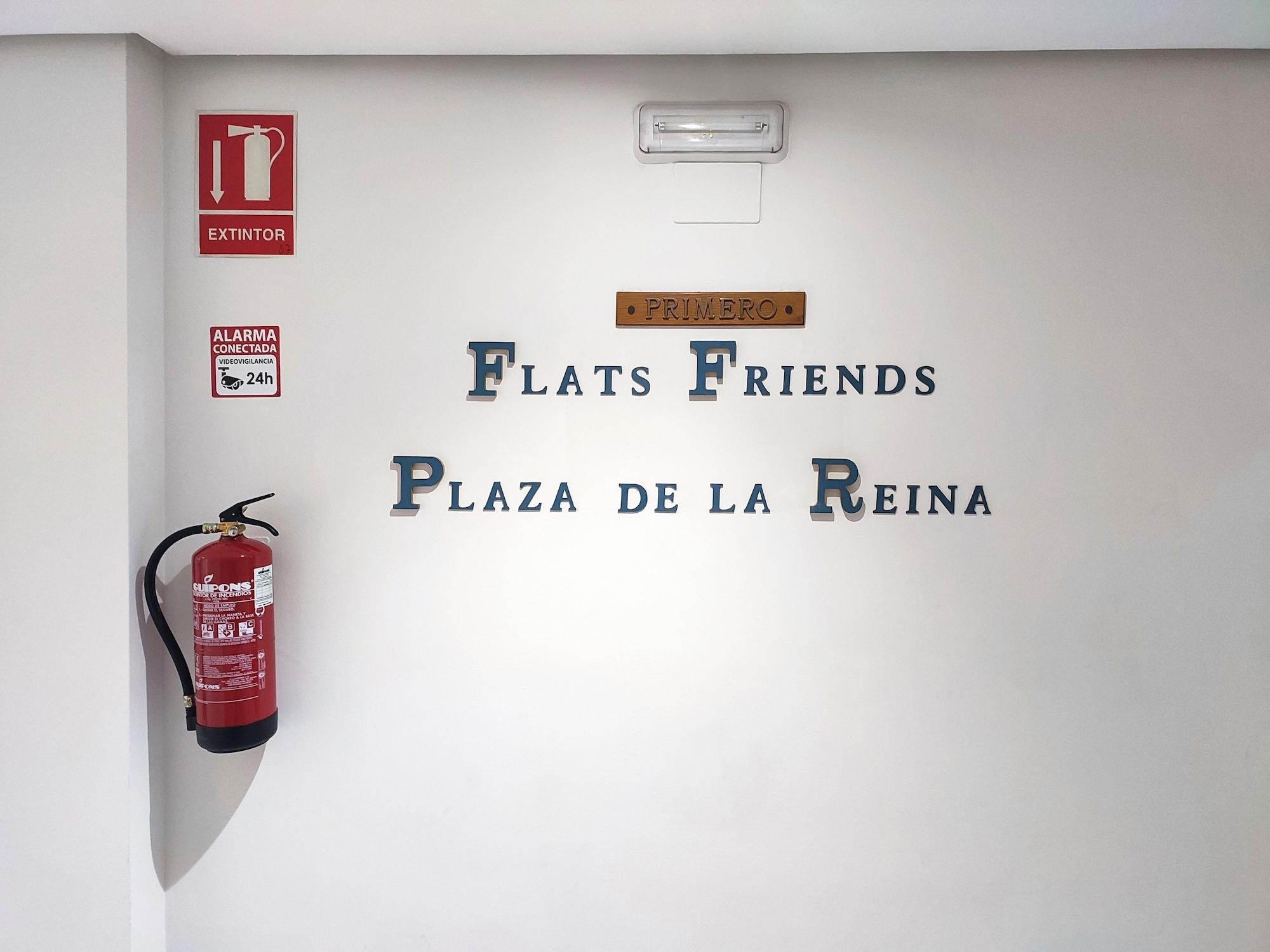 Vista Exterior Flats Friends Plaza de la Reina