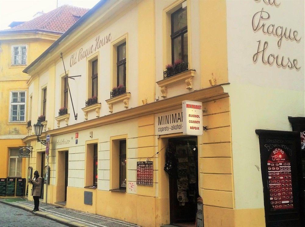 Vista da fachada Old Prague House