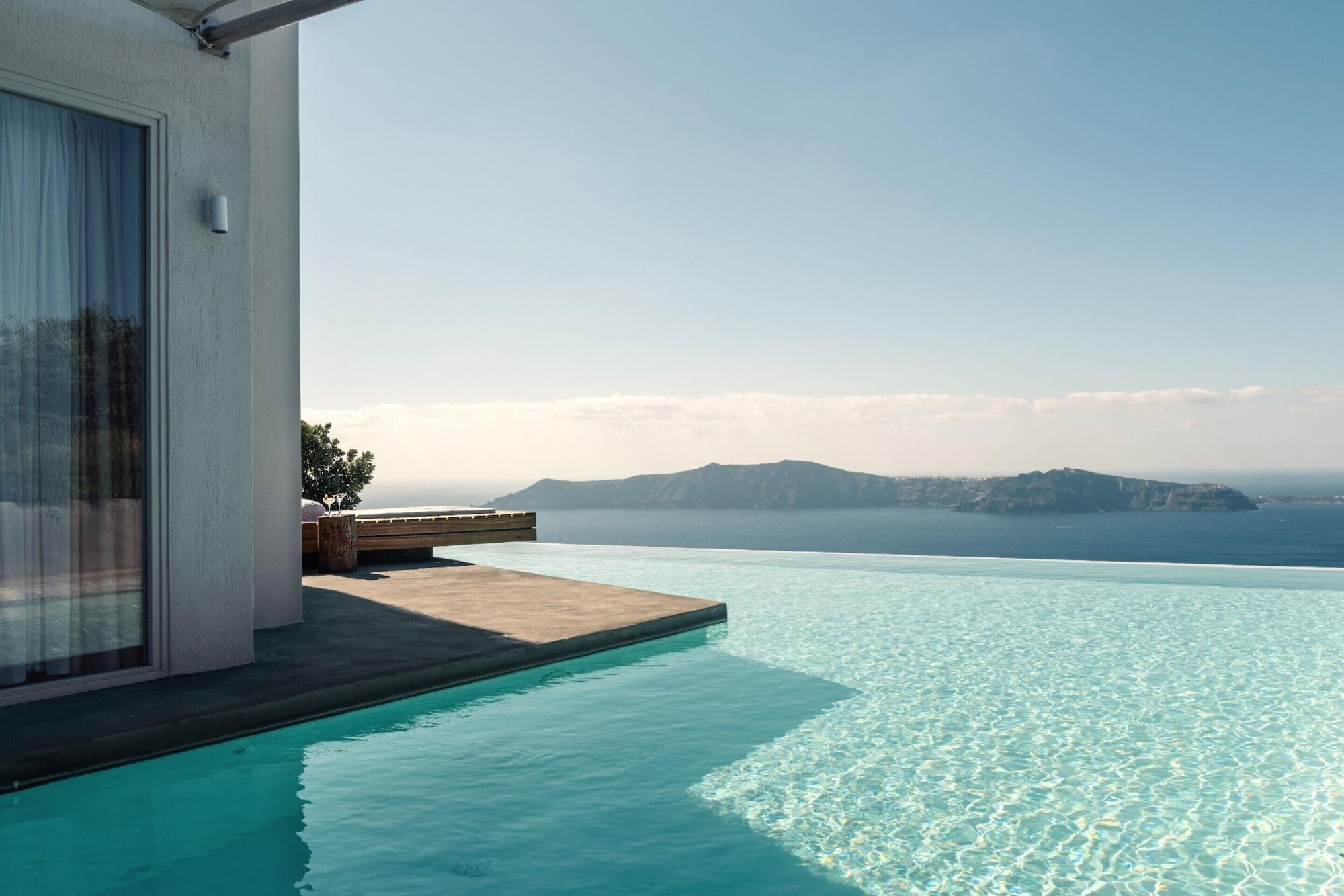 Varios West East Suites