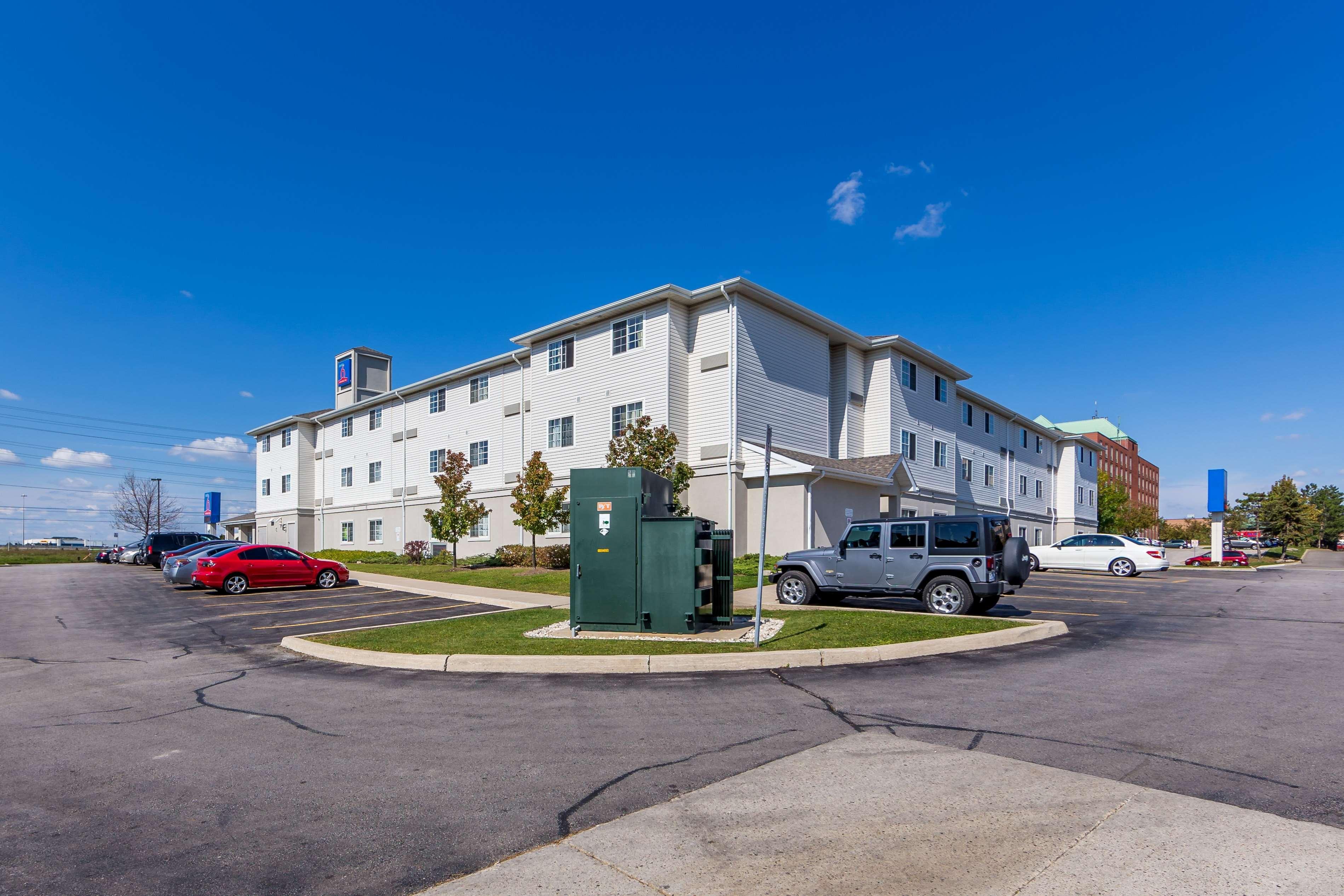 Vista Exterior Studio 6 Mississauga, ON - Toronto