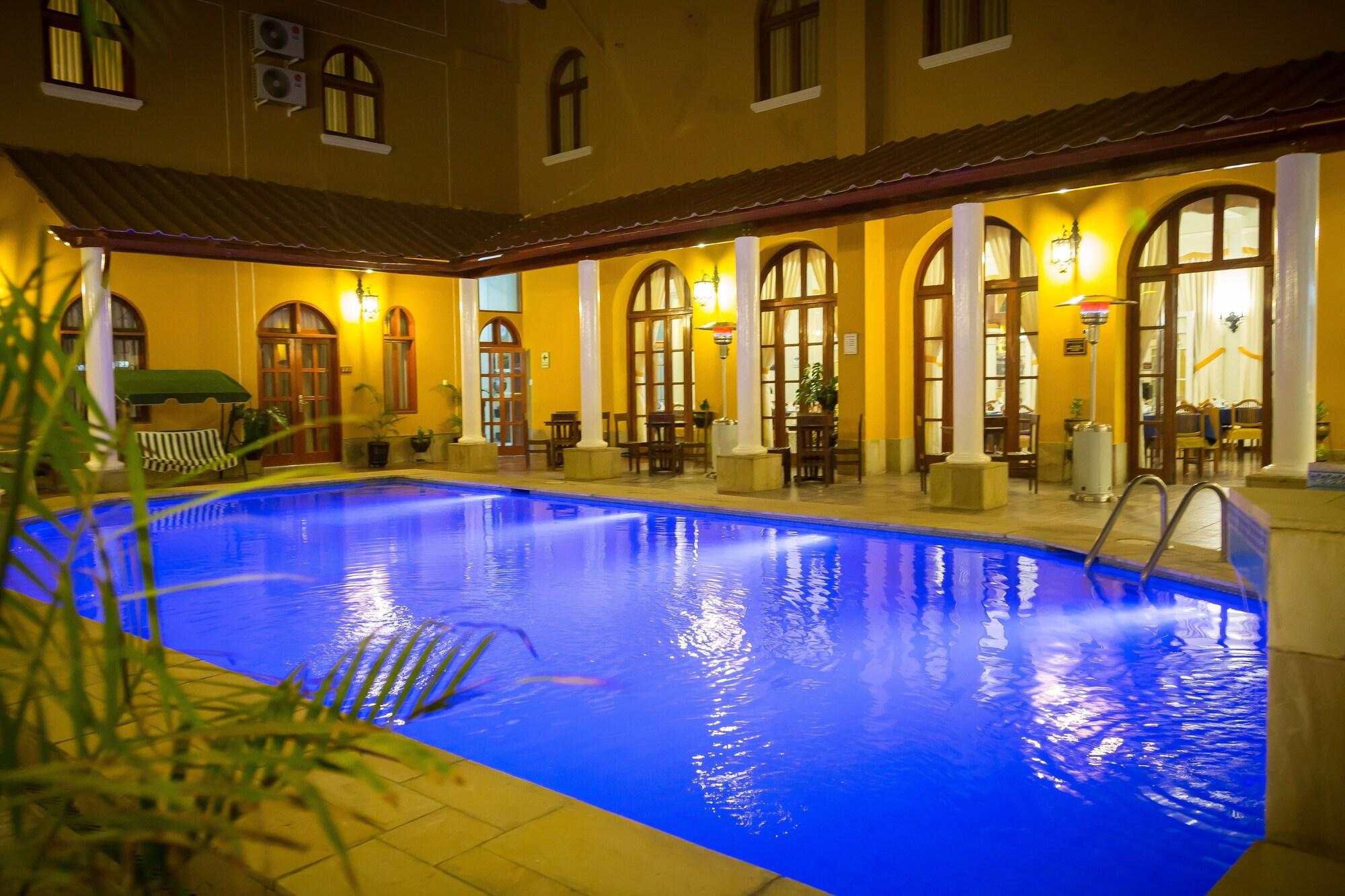 Vista Piscina Grand Hotel Huánuco