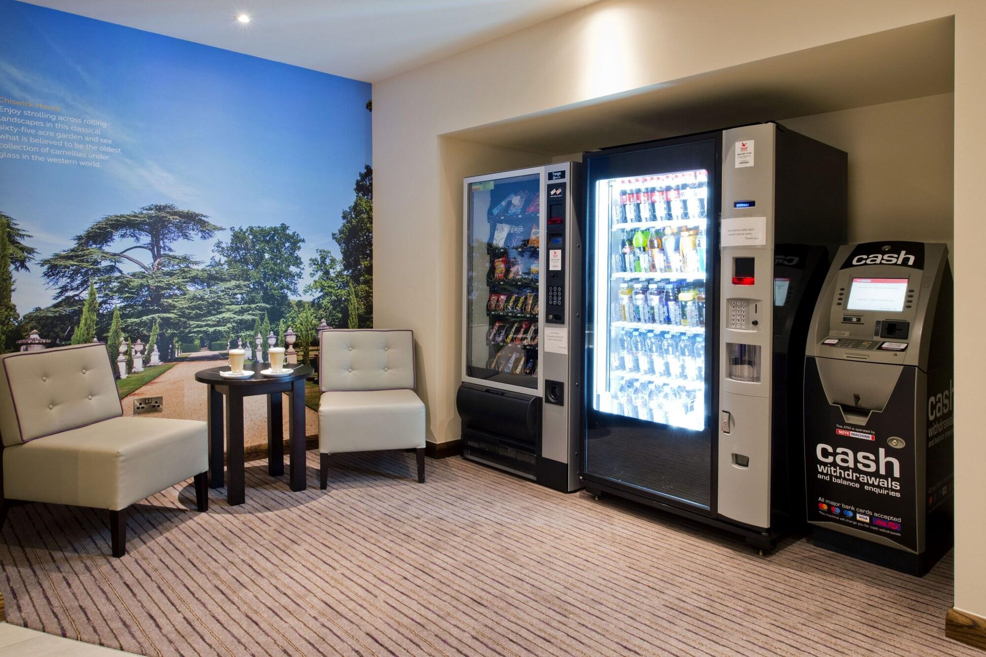 Bar/Salón Premier Inn London Chiswick