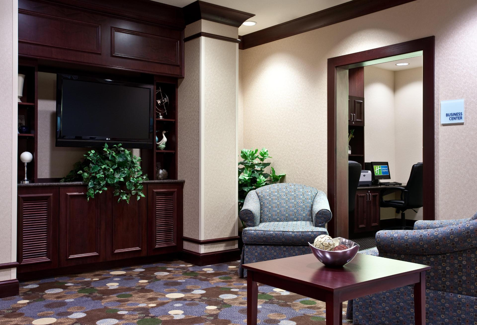 Vista Lobby Holiday Inn Express & Suites Chicago West - O'Hare Arpt Area by IHG