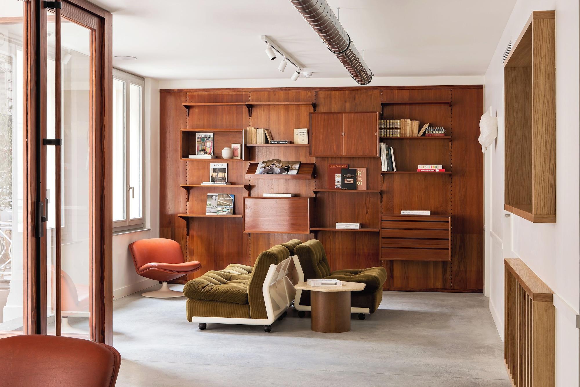 Varios New Hotel Opera