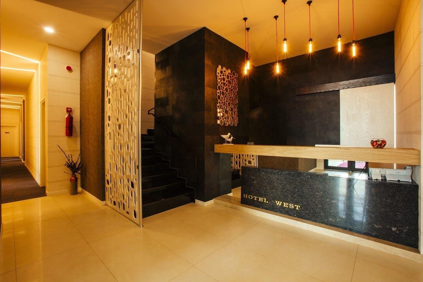 Vista Lobby Hotel West