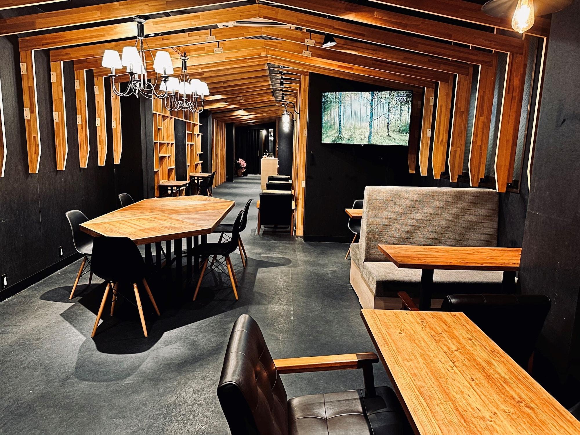 Varios Namba Guesthouse HIVE - Hostel