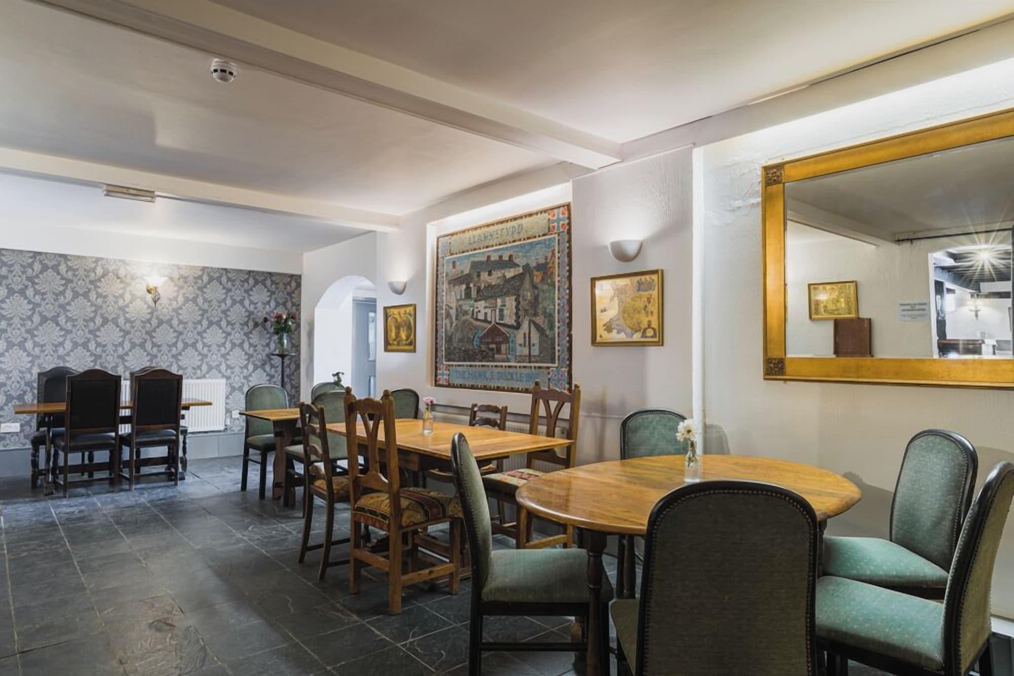 Restaurant Hawk and Buckle Inn