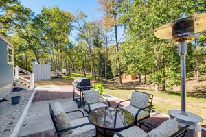 Alquiler Vacacional - Walk to Mir: Wooded Group Escape w/ Deck + Bar!