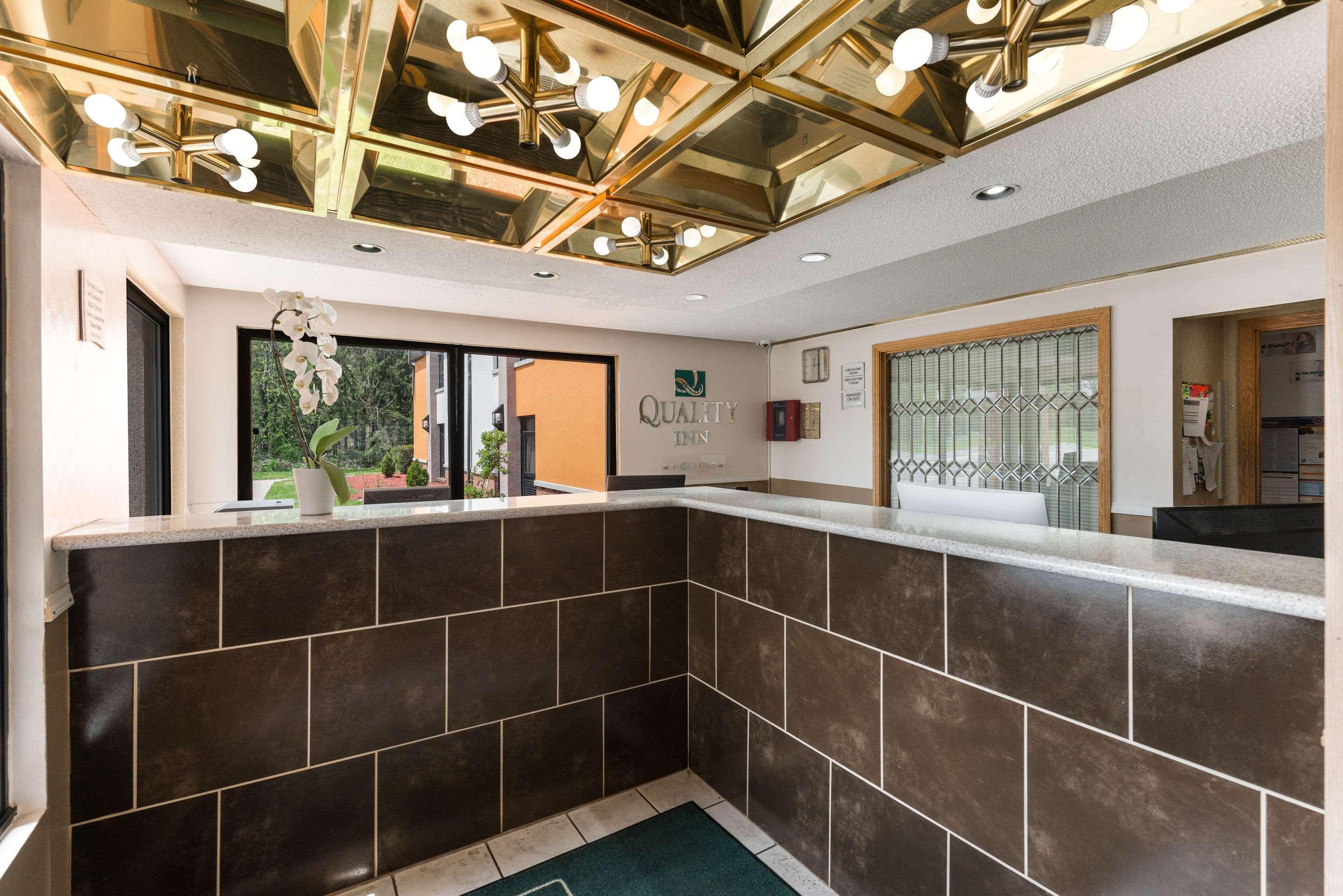 Vista Lobby Quality Inn Portage