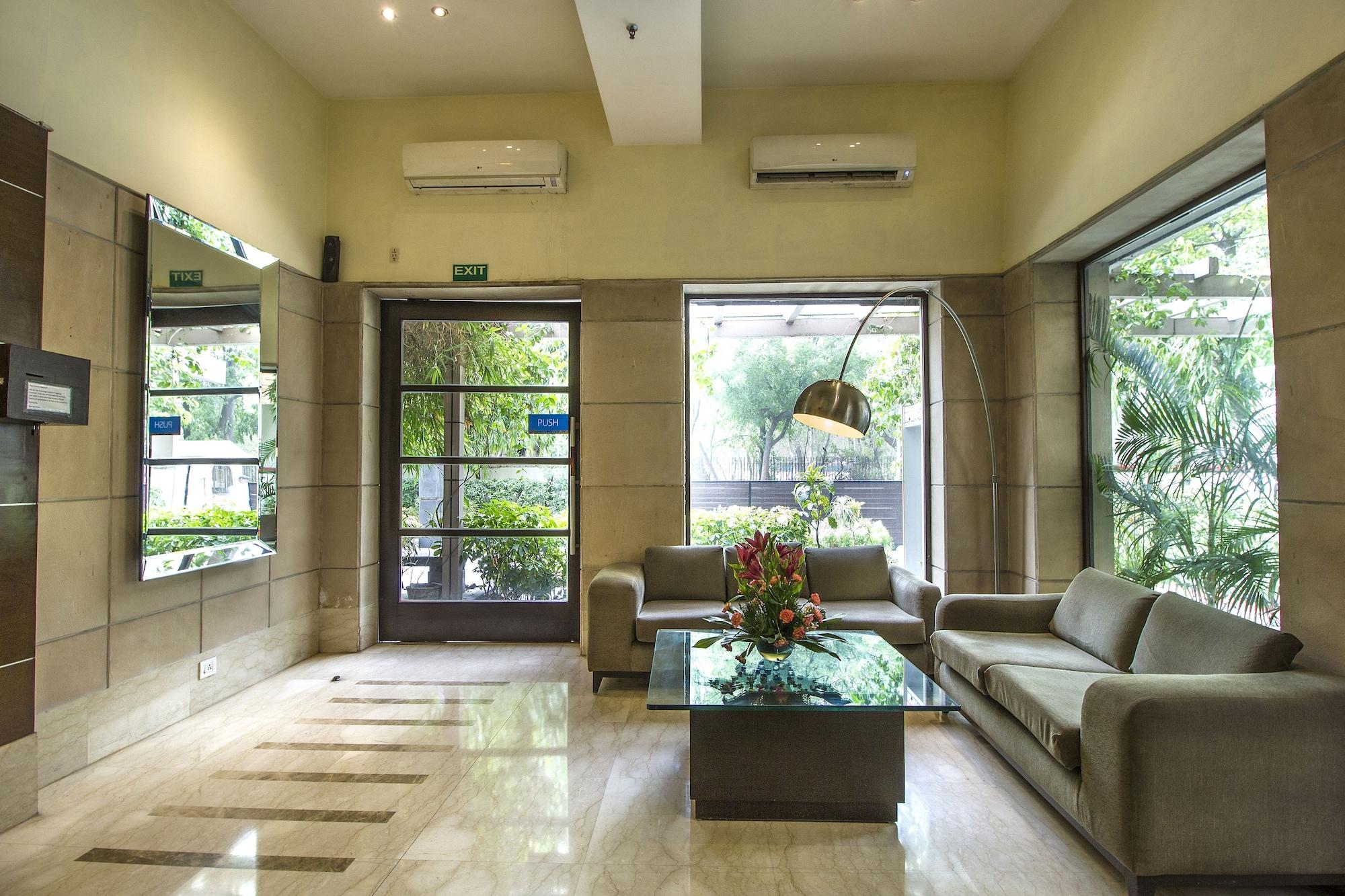 Vista Lobby FabHotel Prime Shervani