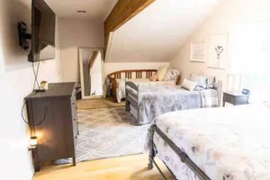 Alojamiento - Farmhouse sleeps 25, Heated Pool, close to IH35 Schertz Tx