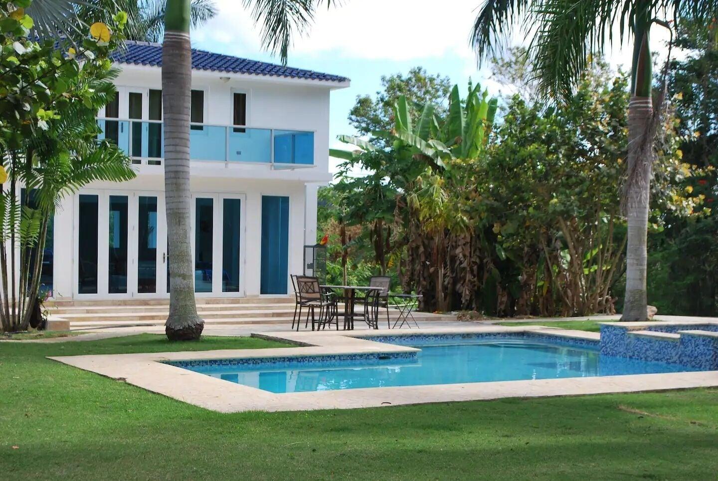 Vista Exterior Manati World Point Inn