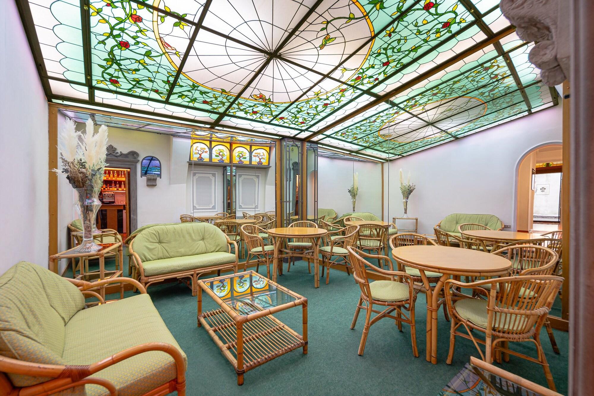 Bar/Salón Hotel City