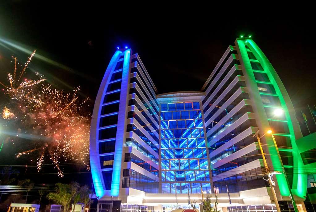 Vista Exterior Wyndham Manta Sail Plaza Hotel Convention C