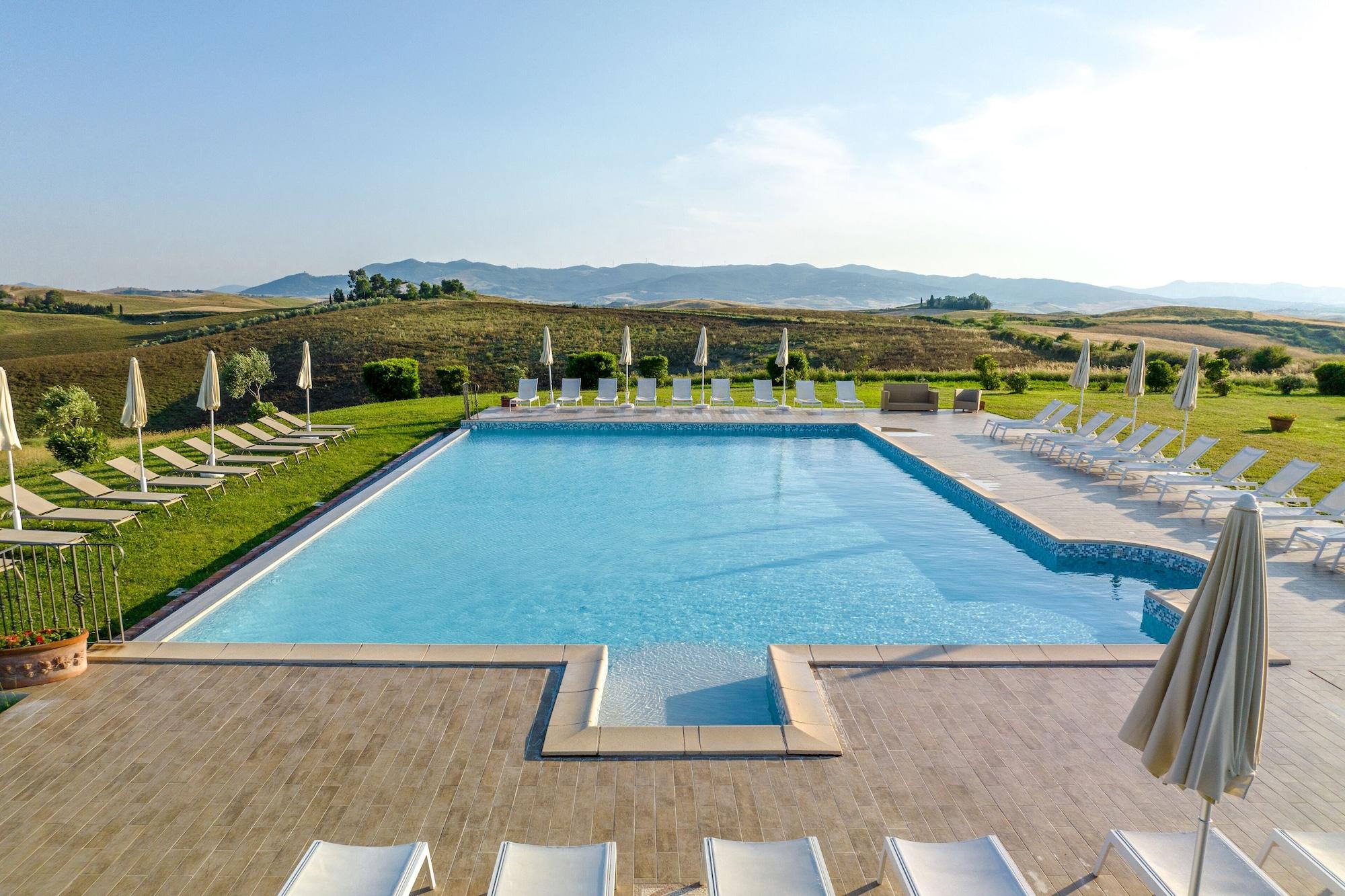 Vista Piscina Agriturismo Panieracci