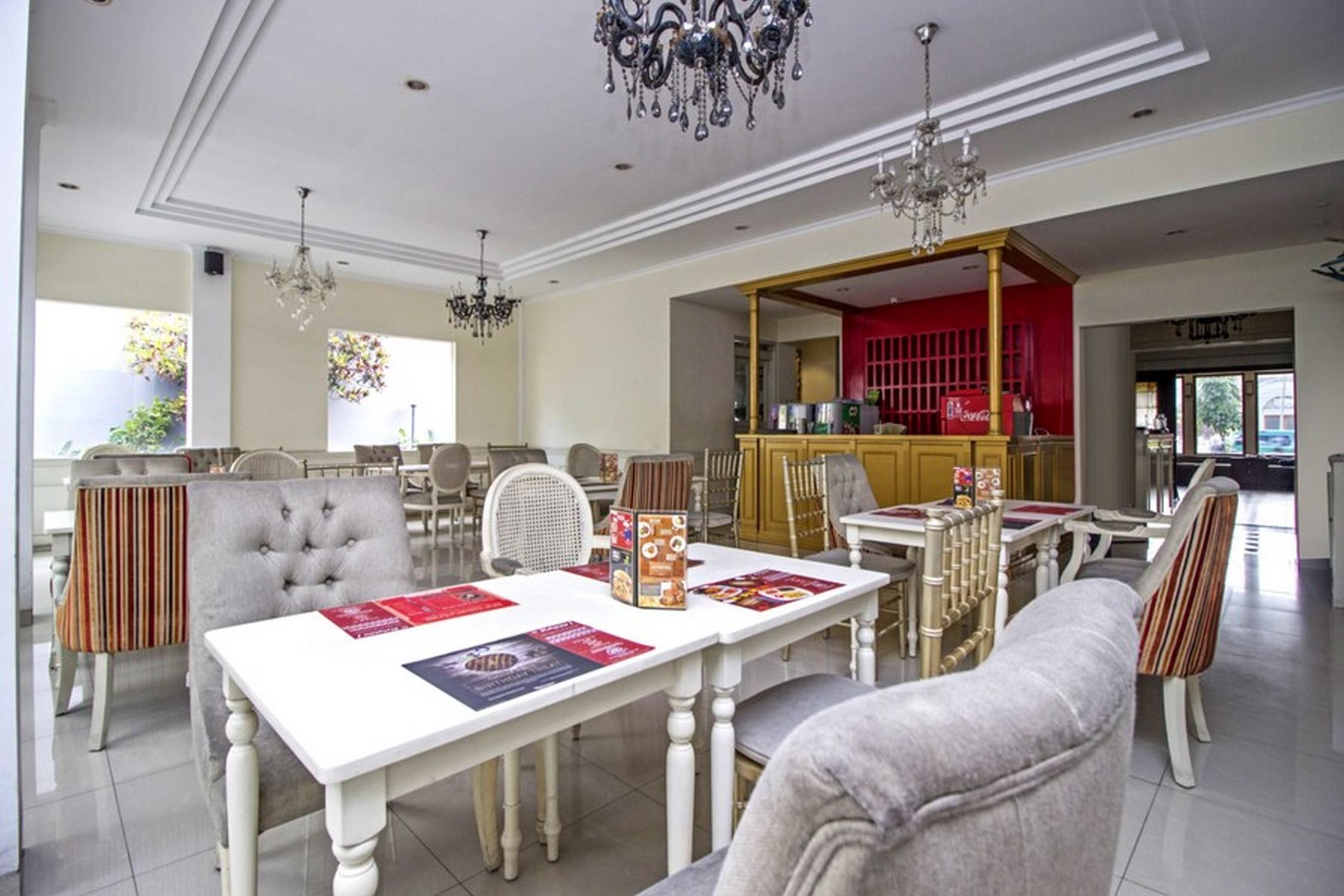 Varios Residences by RedDoorz near Rumah Mode