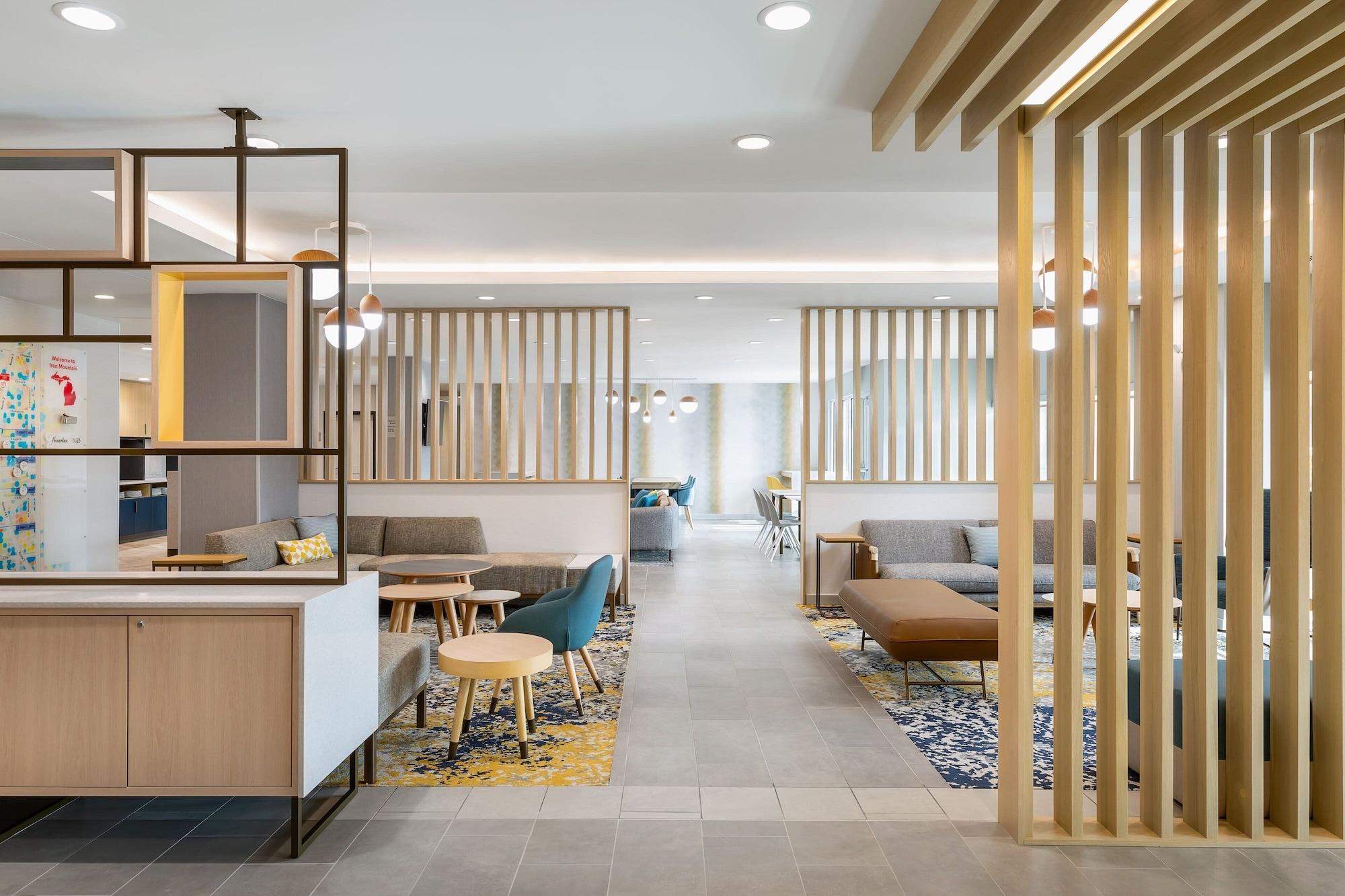 Vista Lobby Towneplace Suites by Marriott Iron Mountain