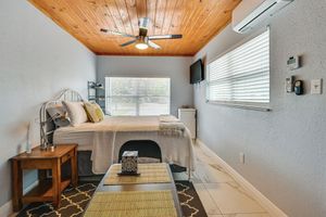 Renta temporal - 1 Mi to Midtown & Stadium! Couple's Haven in Tampa