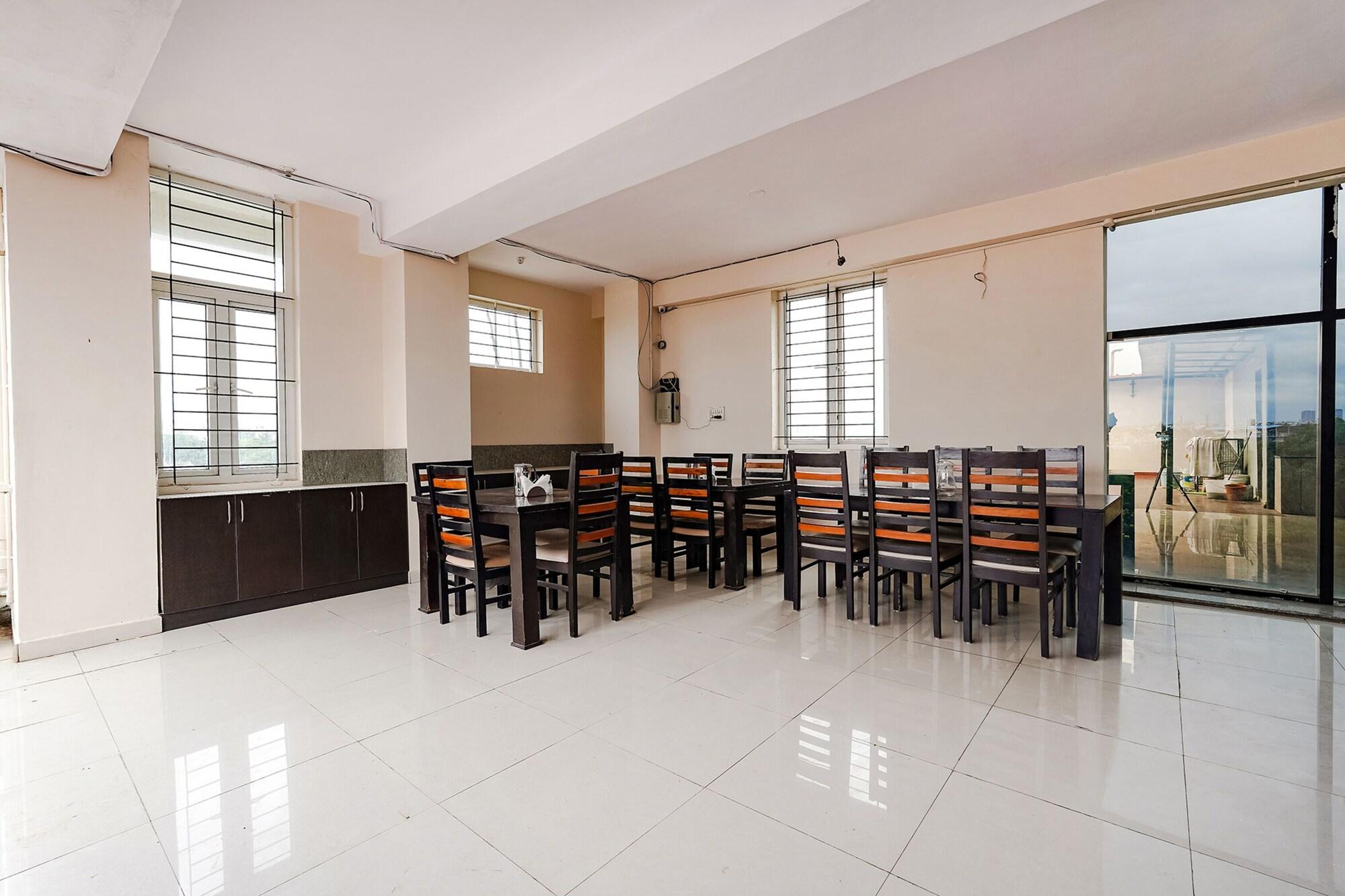 Restaurant Fabhotel Leela Park Hbr Layout