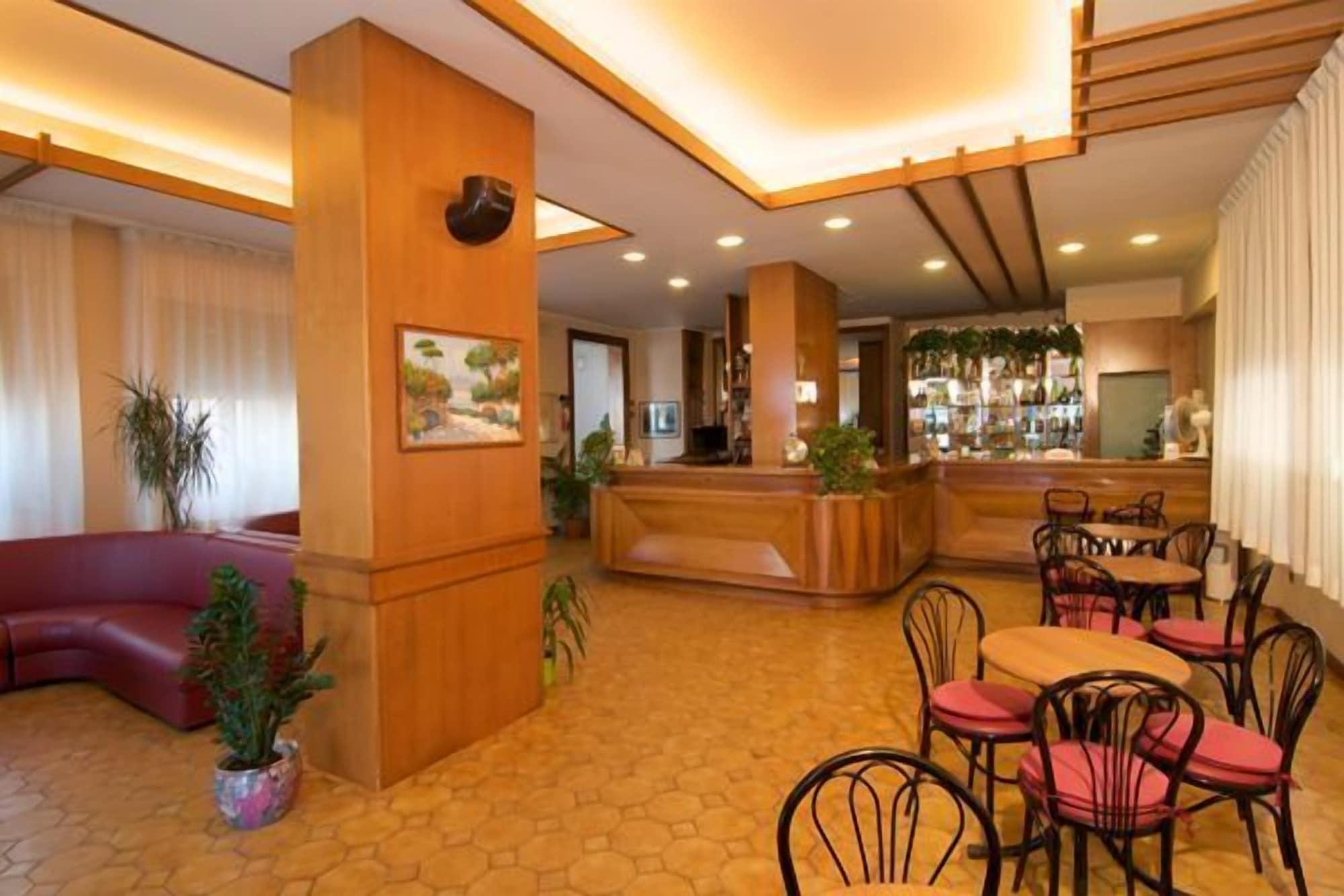 Bar/Salón Hotel Velus