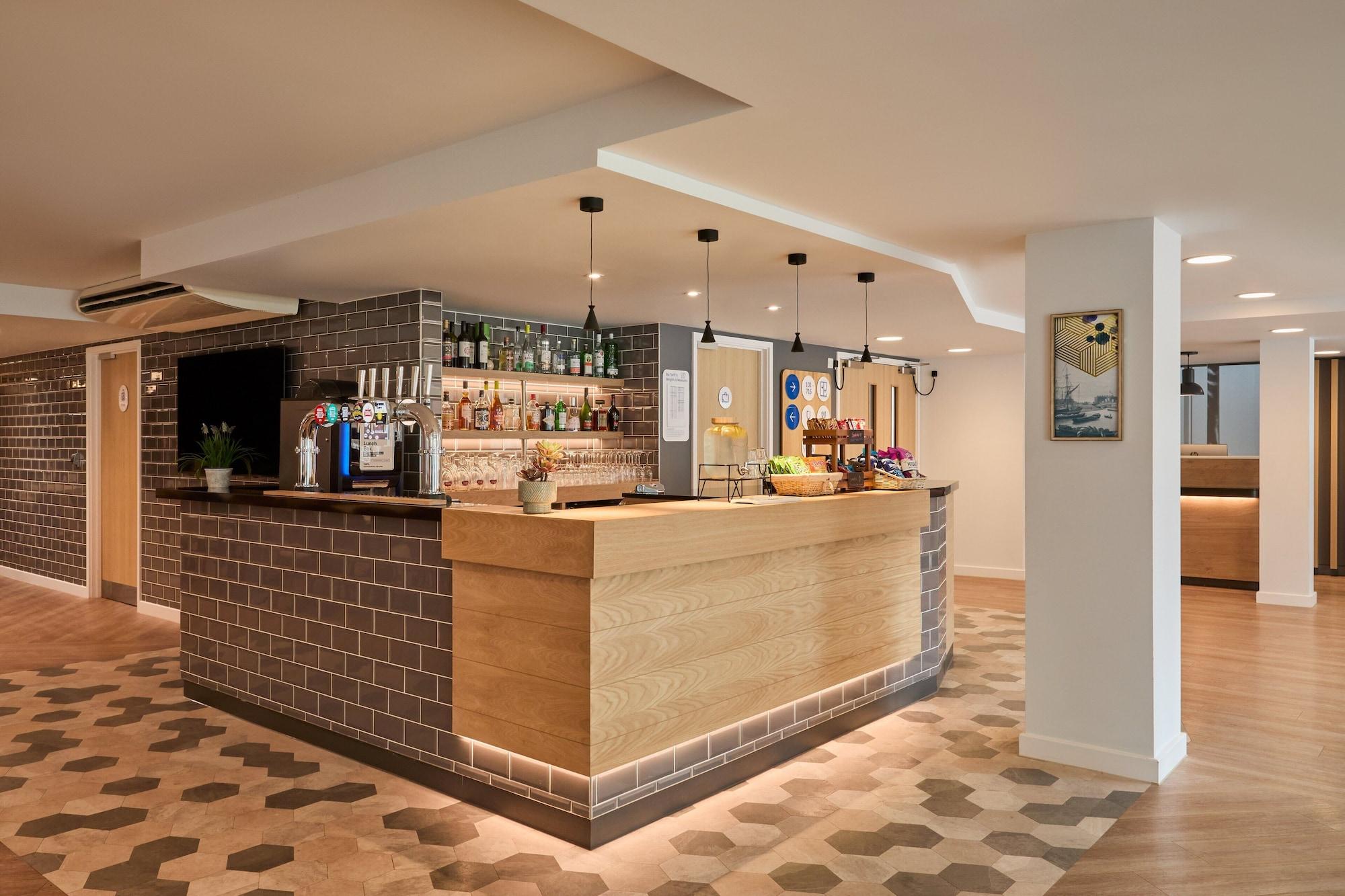 Bar/Salón Holiday Inn Express London - Limehouse by IHG