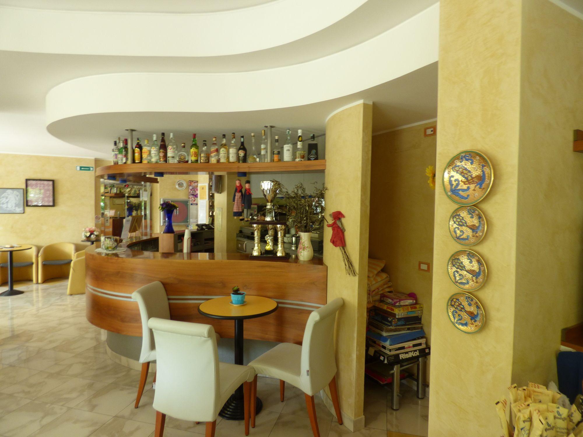 Bar/Salón Hotel Poker