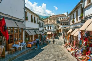 Actividad - Recorrido a pie por Gjirokastër