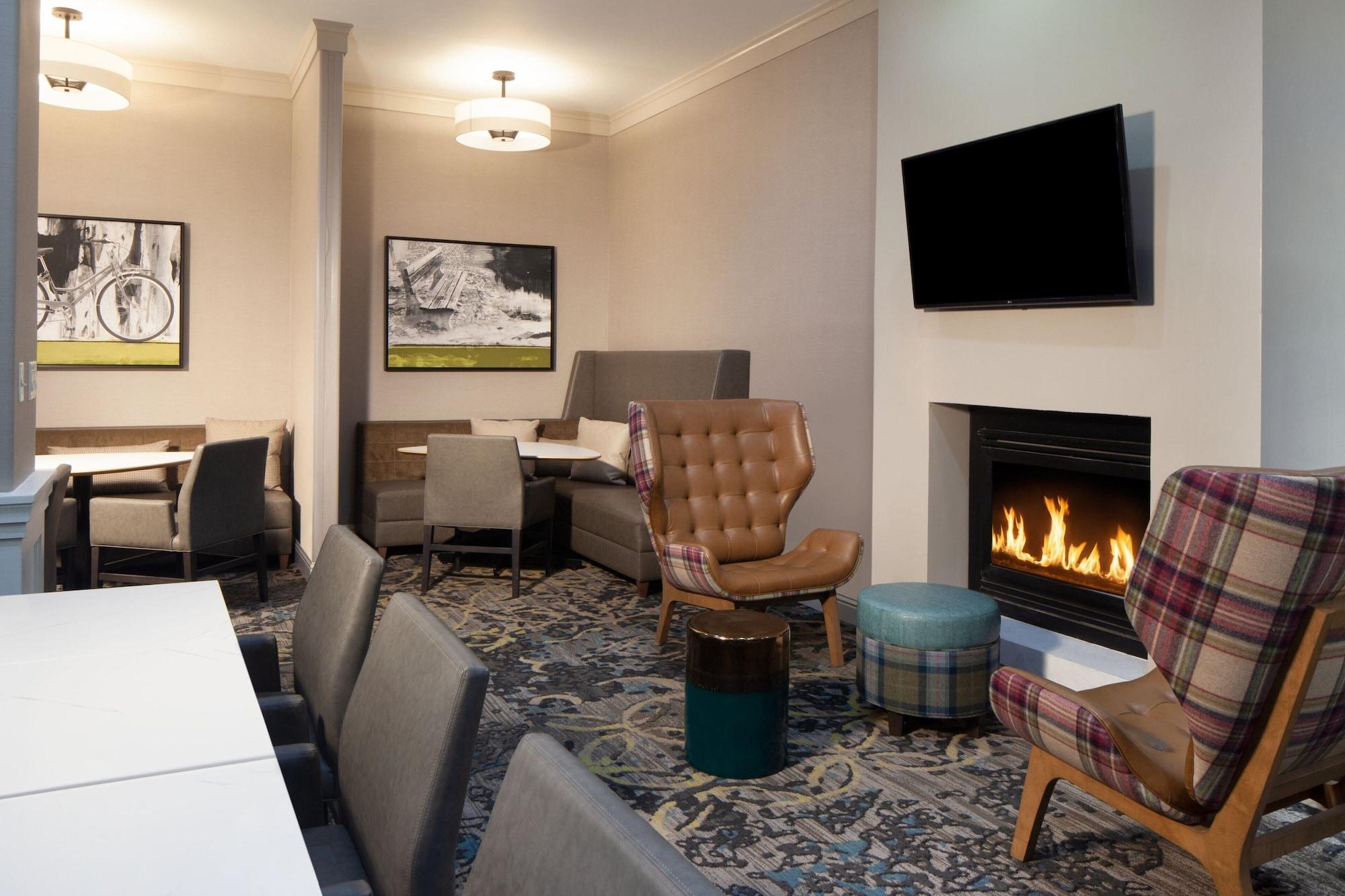 Vista Lobby Residence Inn by Marriott Newark Silicon Valley