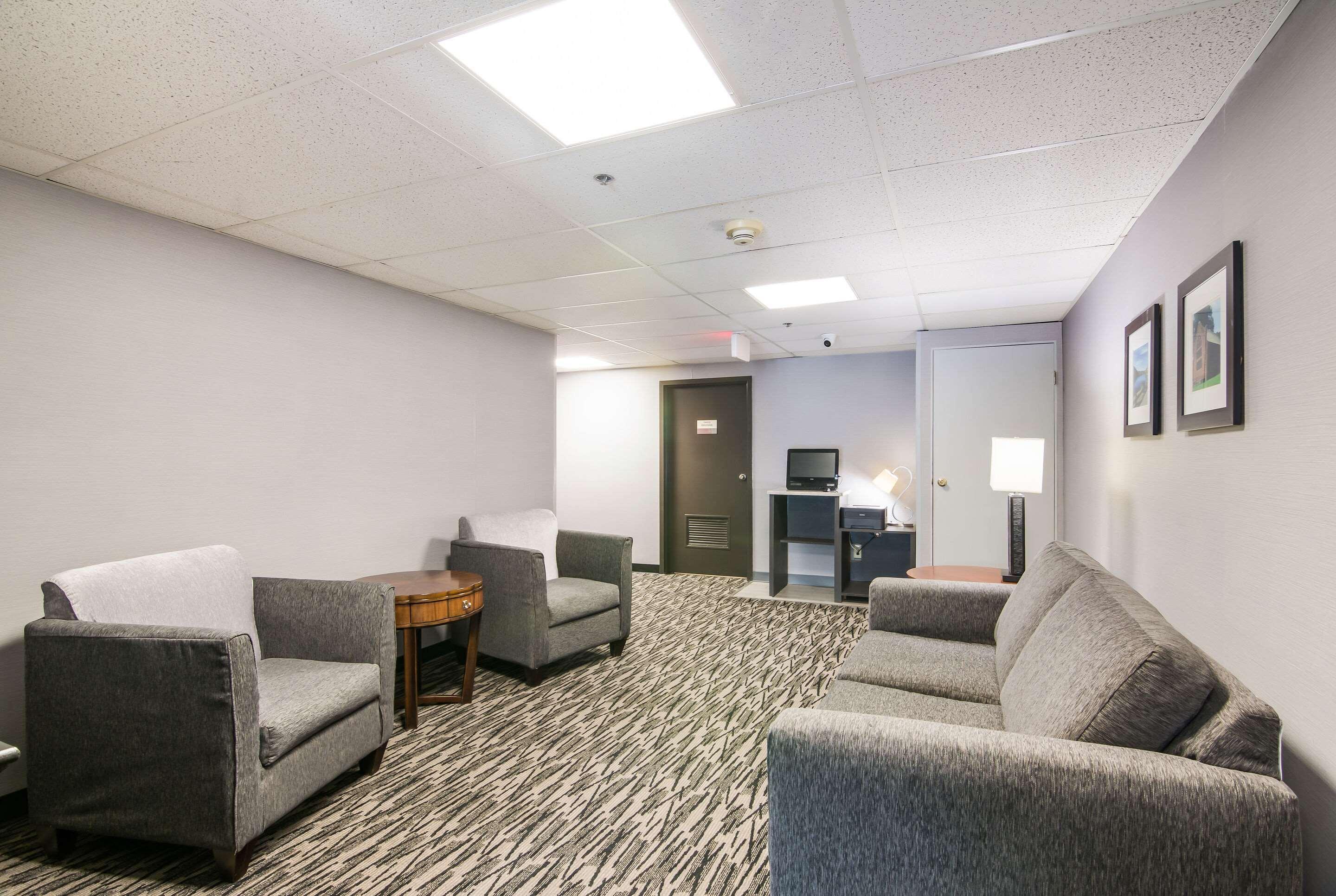 Centro de Negocios Clarion Pointe Jamestown