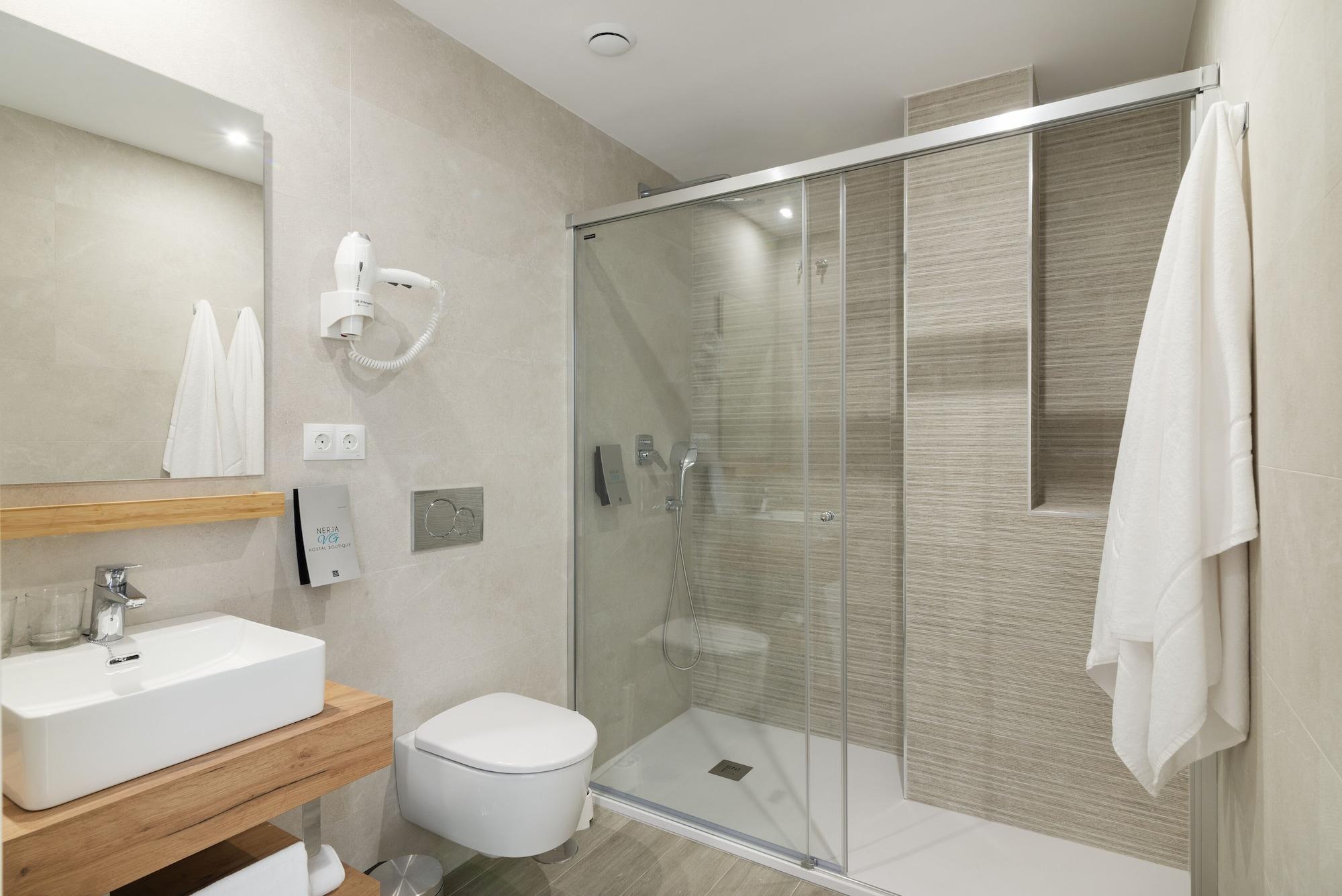 Equipamiento de Habitación Nerja VG Hostal Boutique