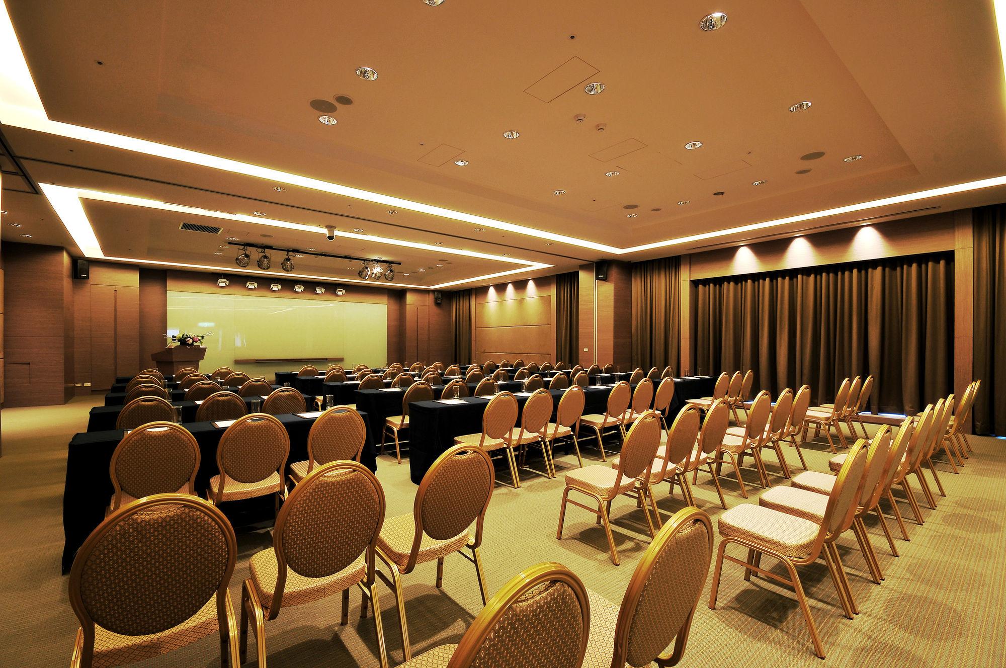 Sala de Reuniones Zenda Suites