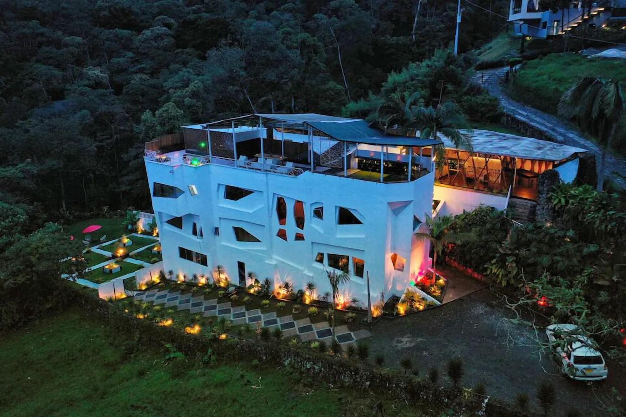 Varios The Icon Resort