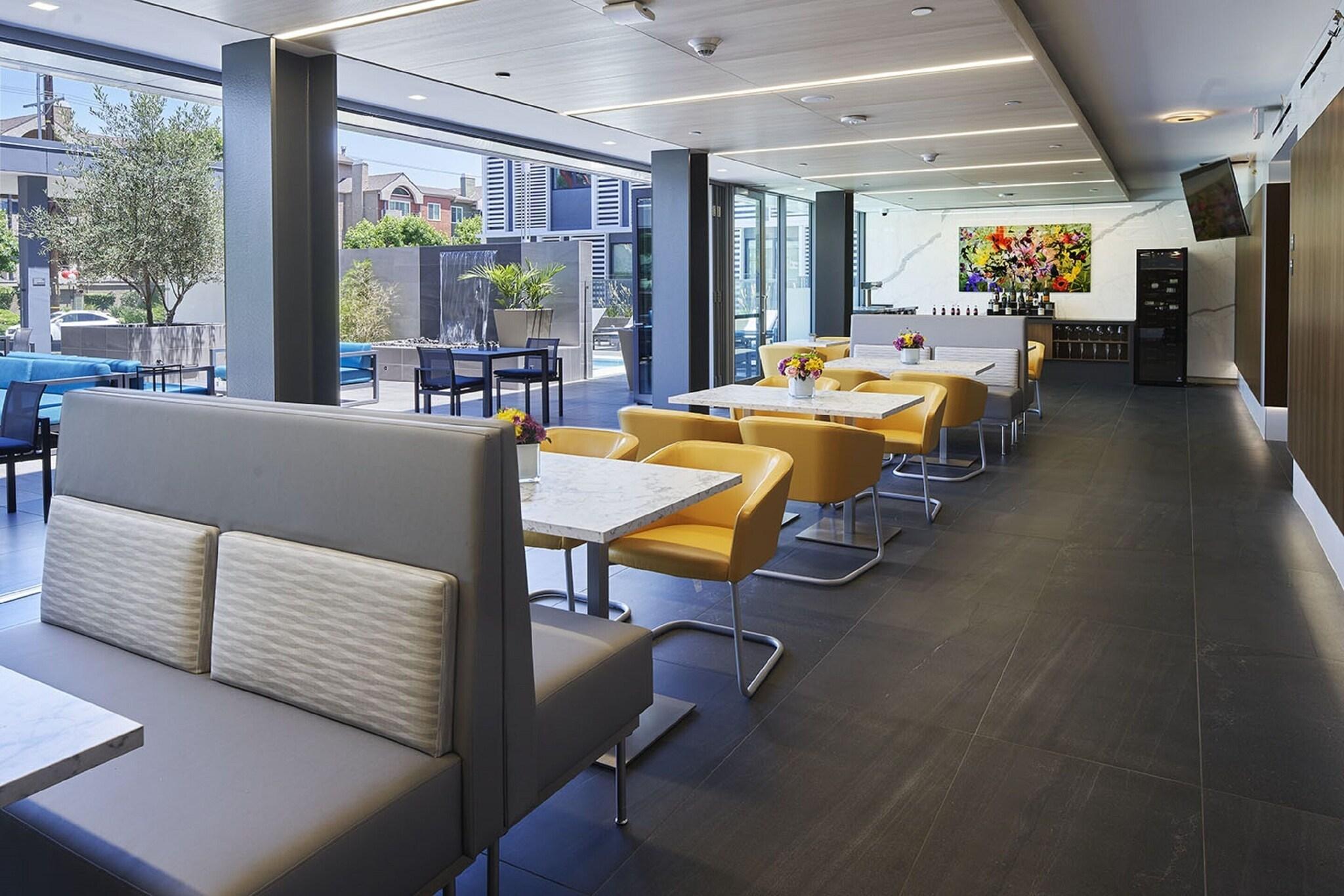 Bar/Salón Hotel Mariposa Los Angeles