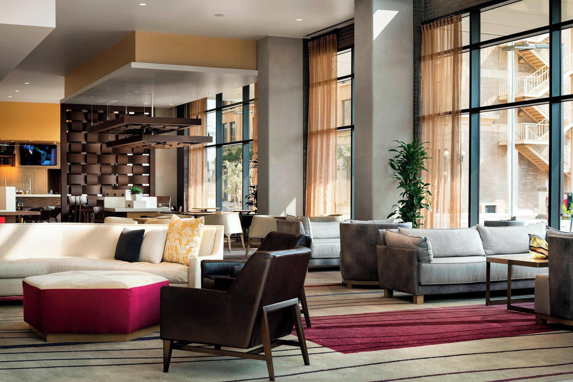 Vista Lobby Courtyard Phoenix Downtown