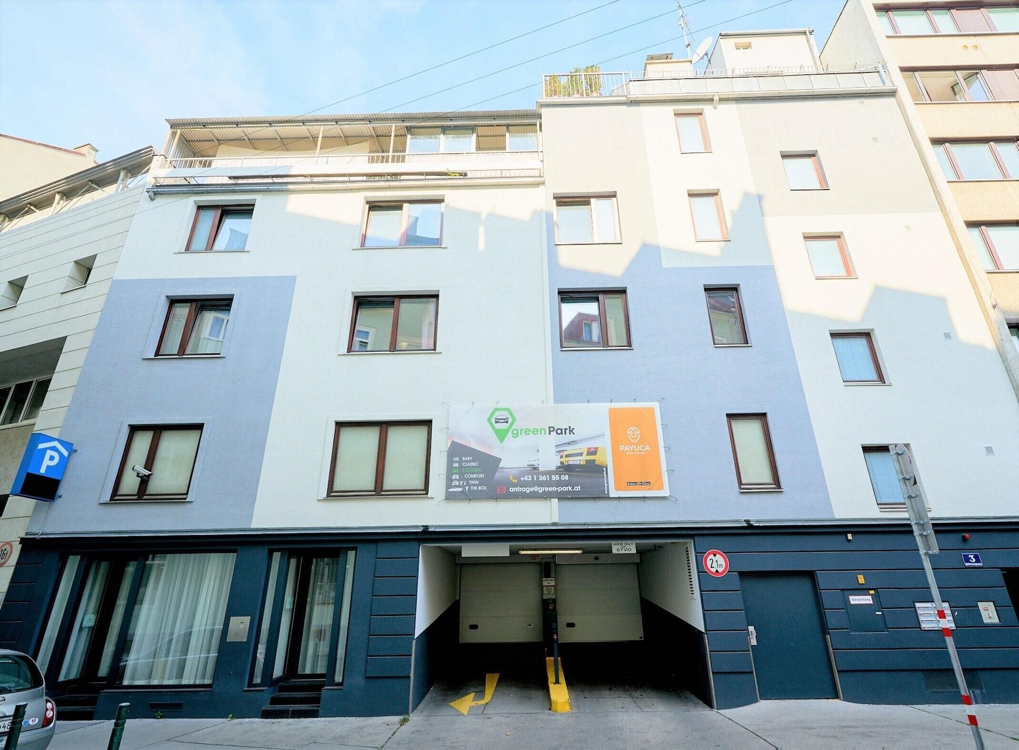 Vista Exterior Leuhusen Center Apartments Vienna