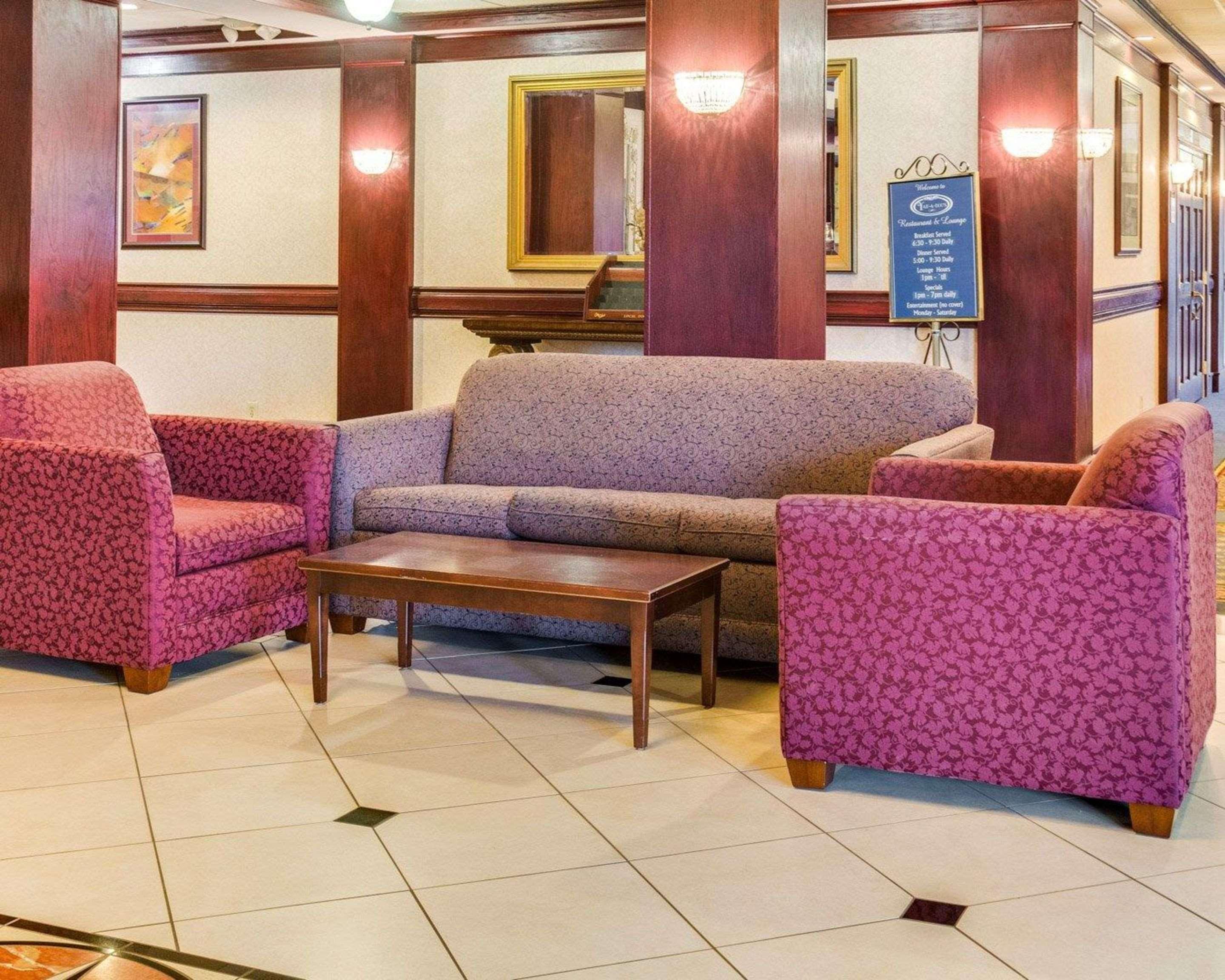 Vista Lobby Clarion Inn