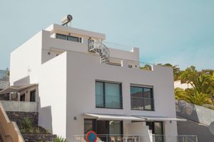 Alquiler Vacacional - Idaira II new spacious apartment with private garage and beach walking distance