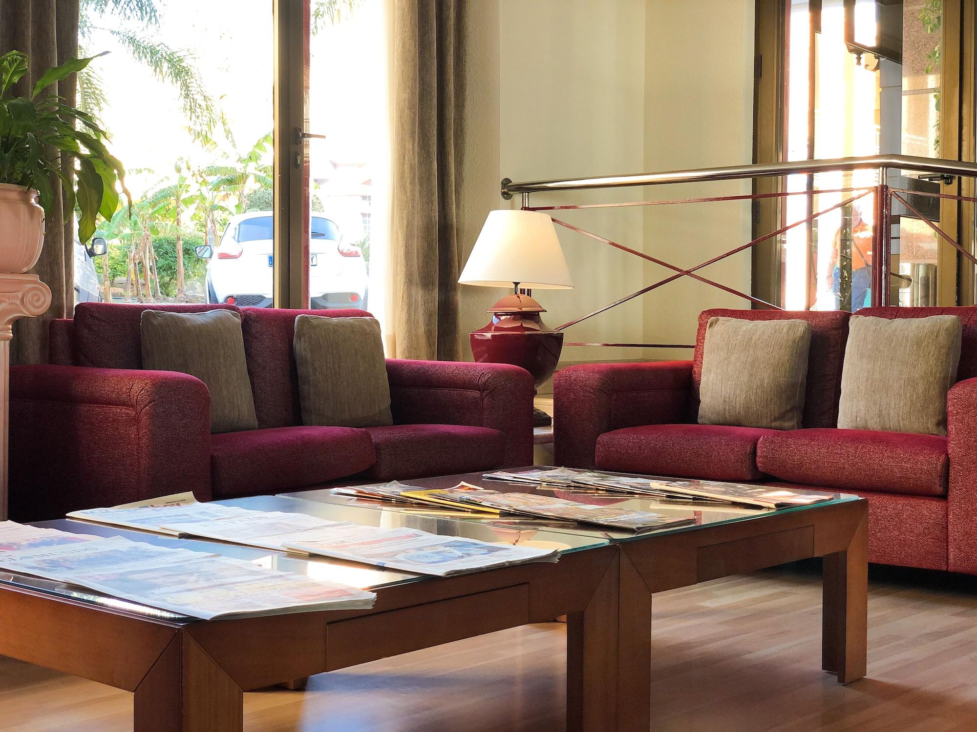 Vista Lobby Hotel Perla Marina
