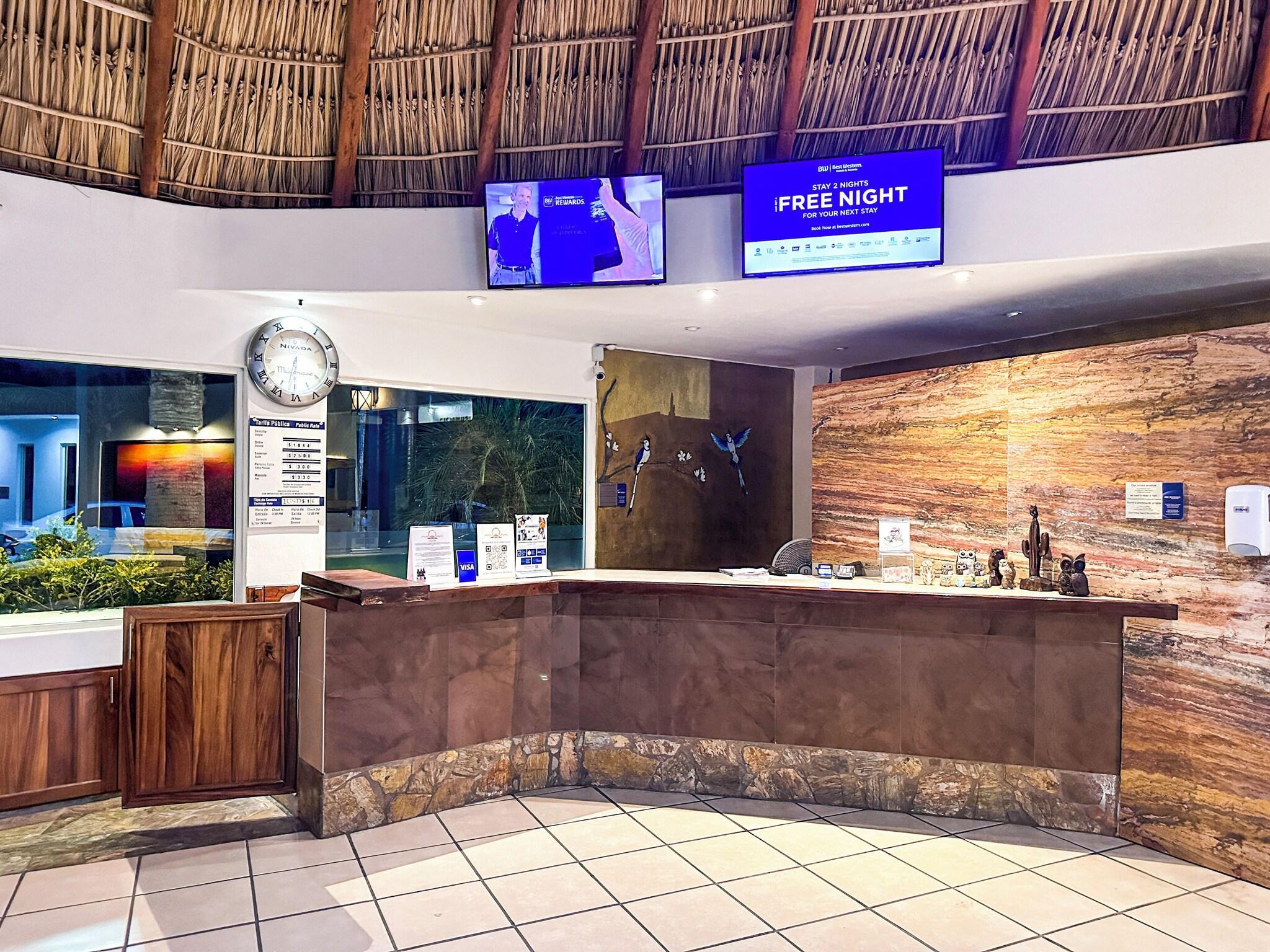Vista Lobby Best Western Posada Chahue