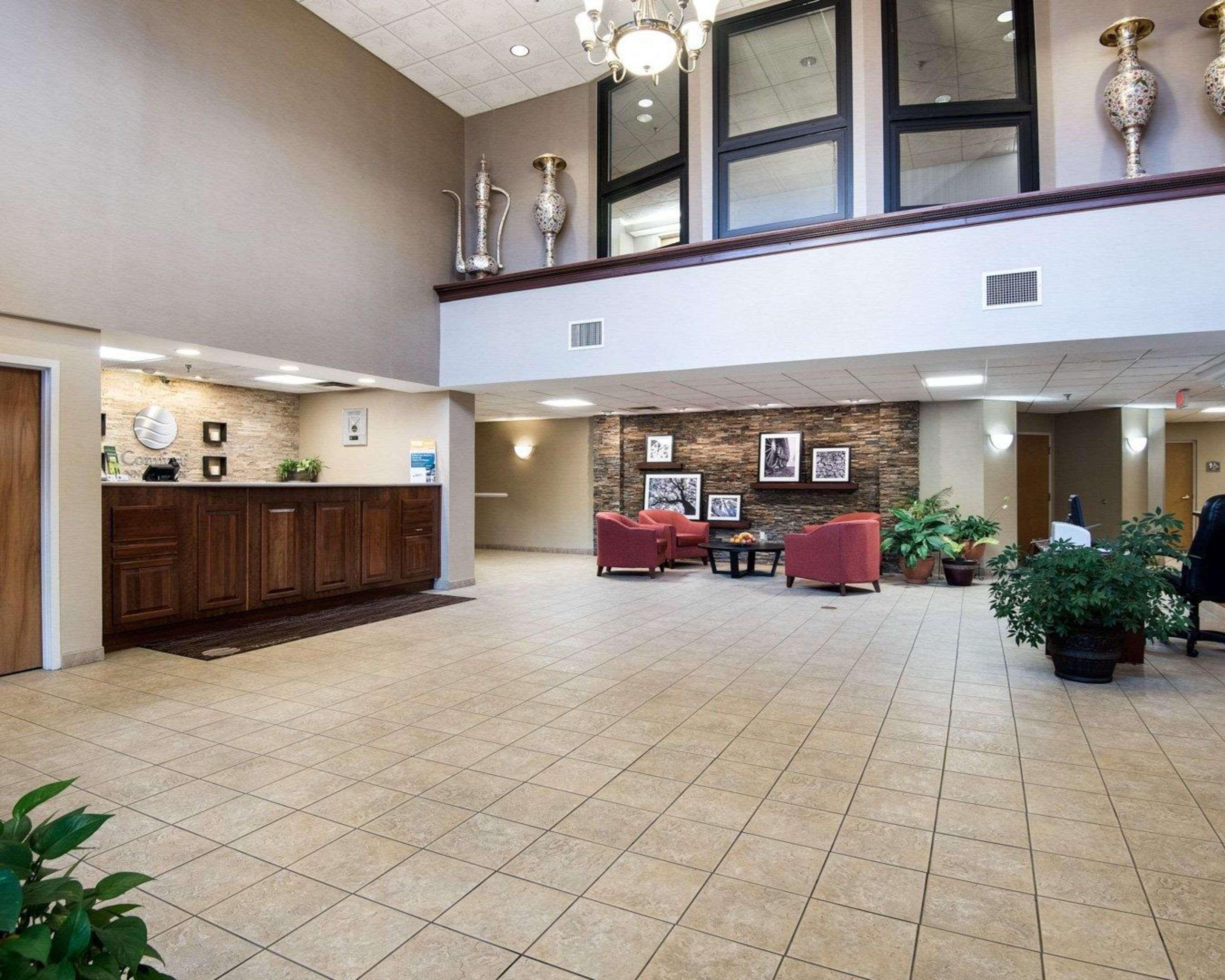 Vista Lobby Comfort Inn & Suites LaVale - Cumberland
