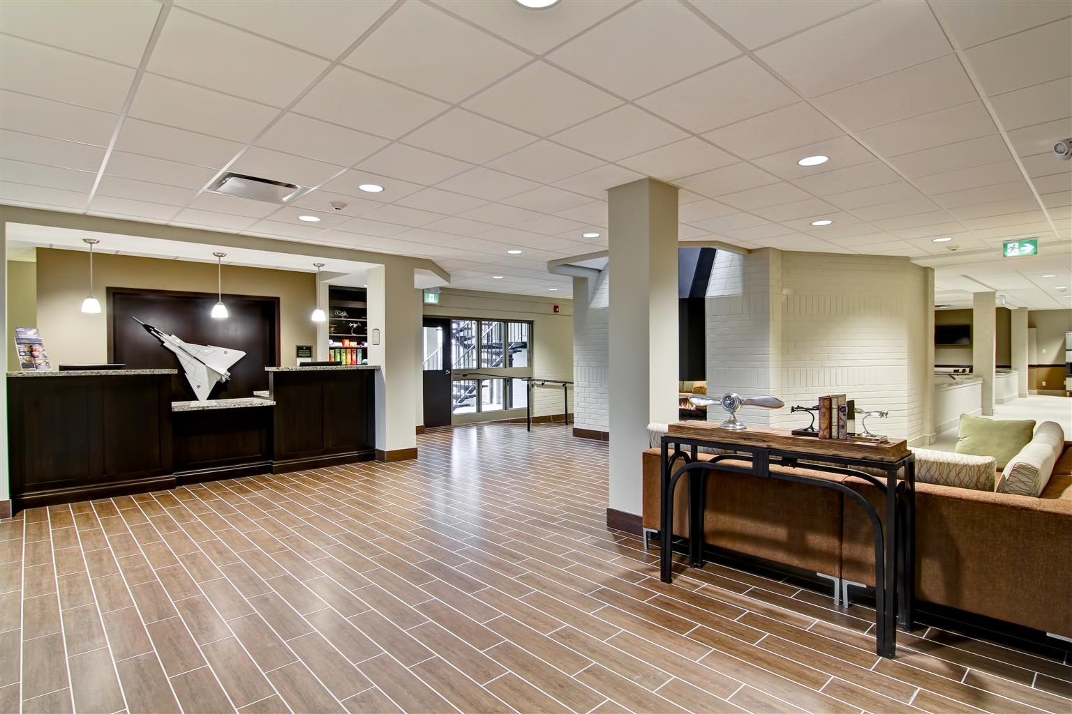 Vista Lobby Best Western London Airport Inn & Suites