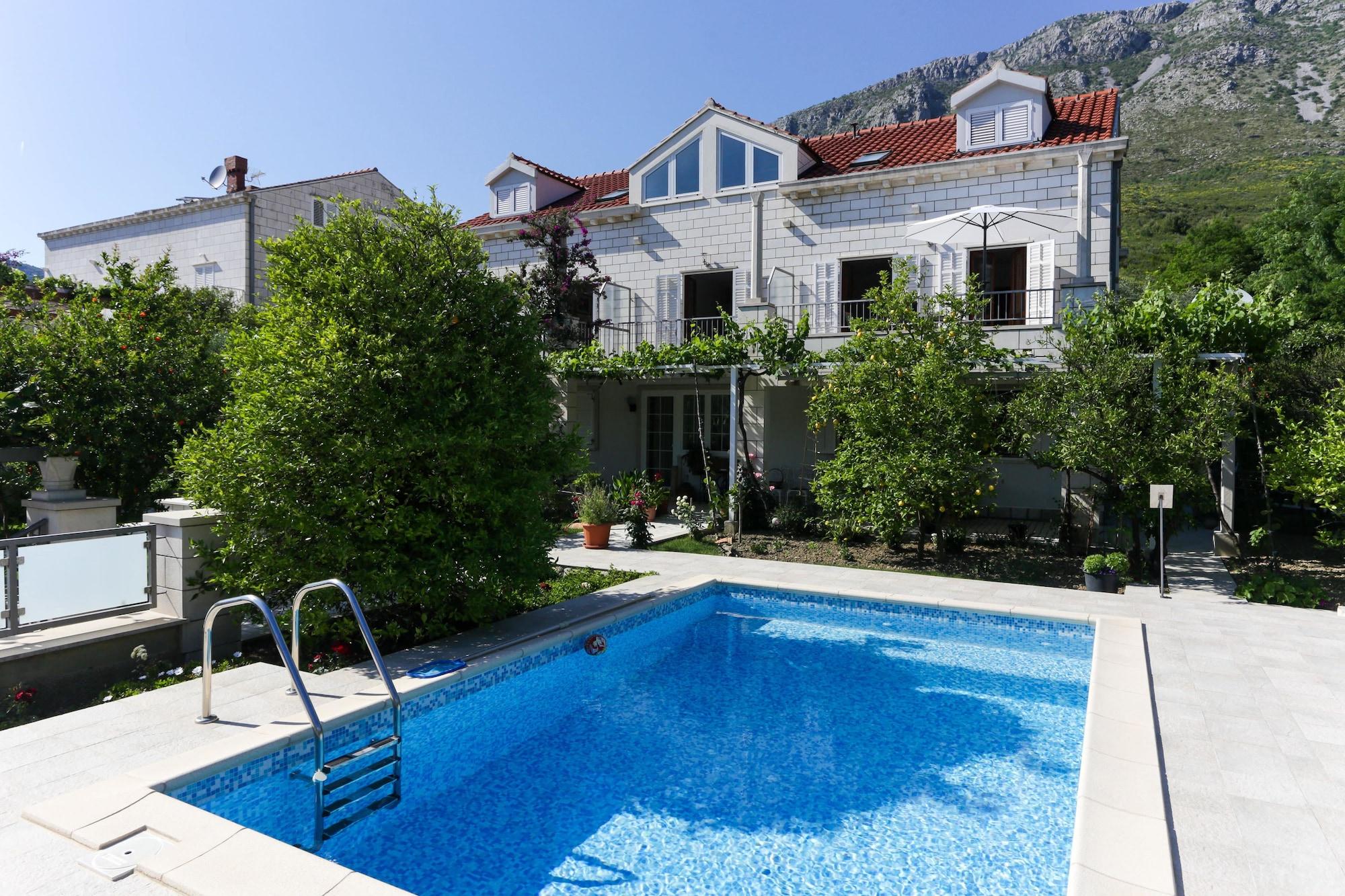 Varios Villa Celenca