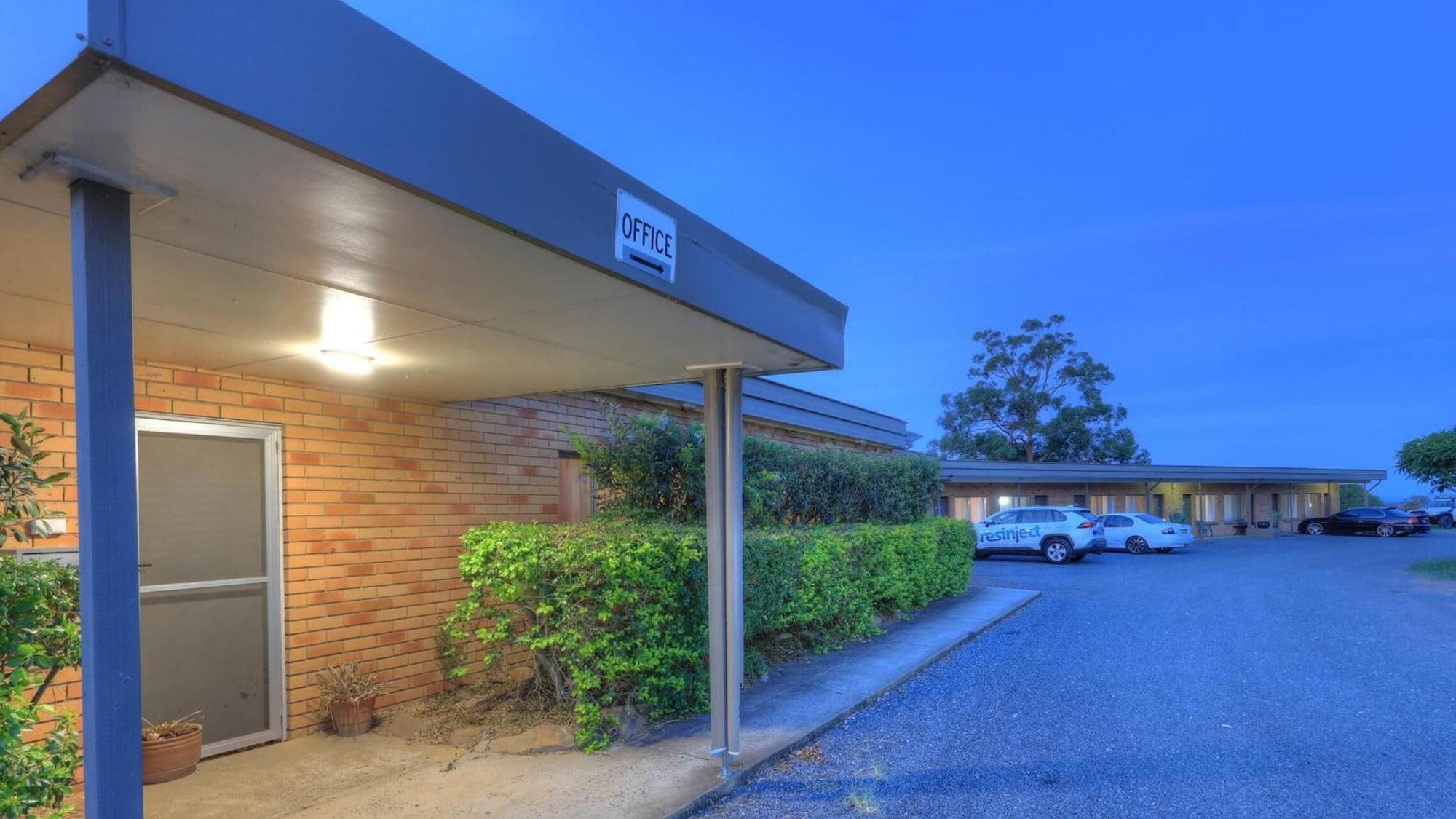 Vista Exterior Hilldrop Motor Inn