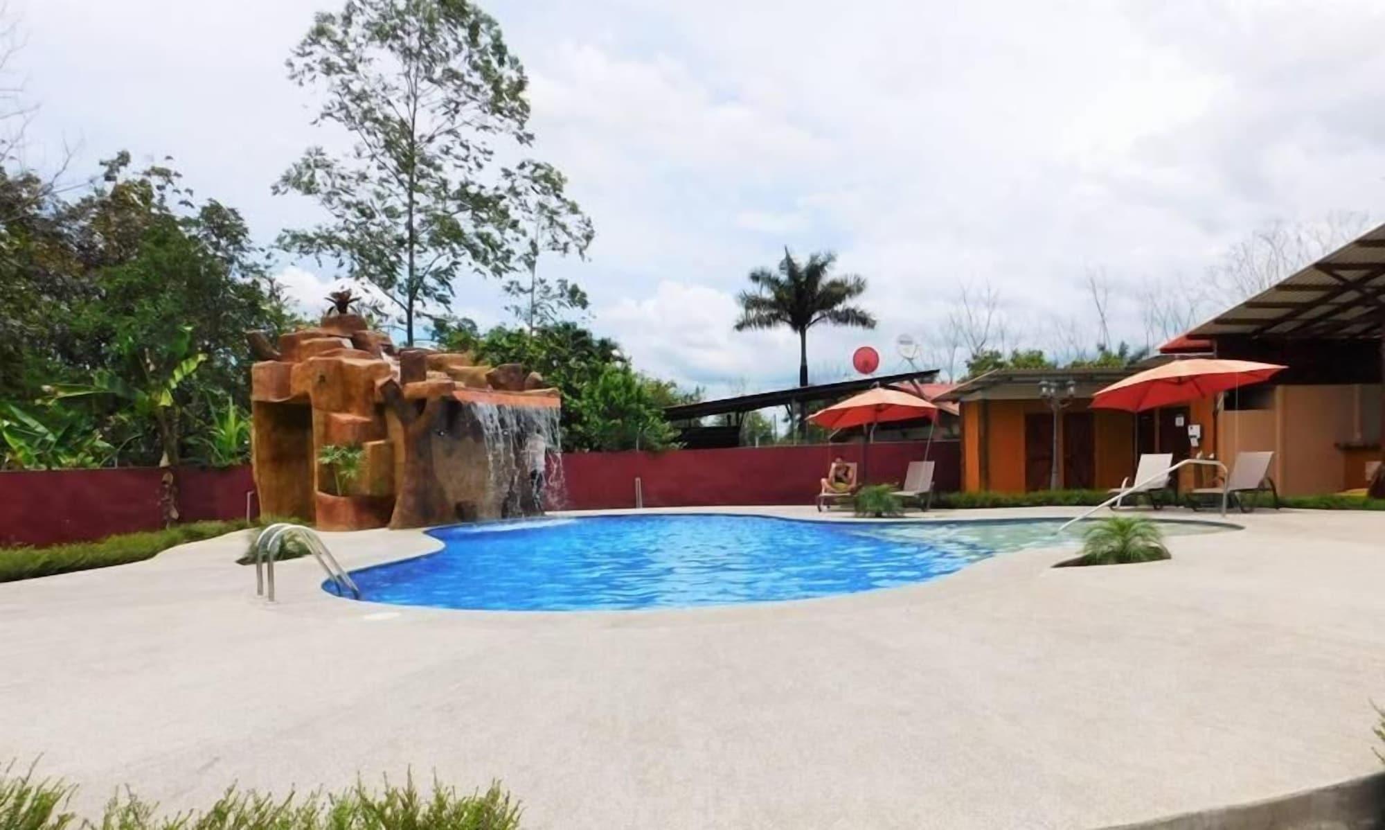 Vista Piscina Cabañas San Isidro