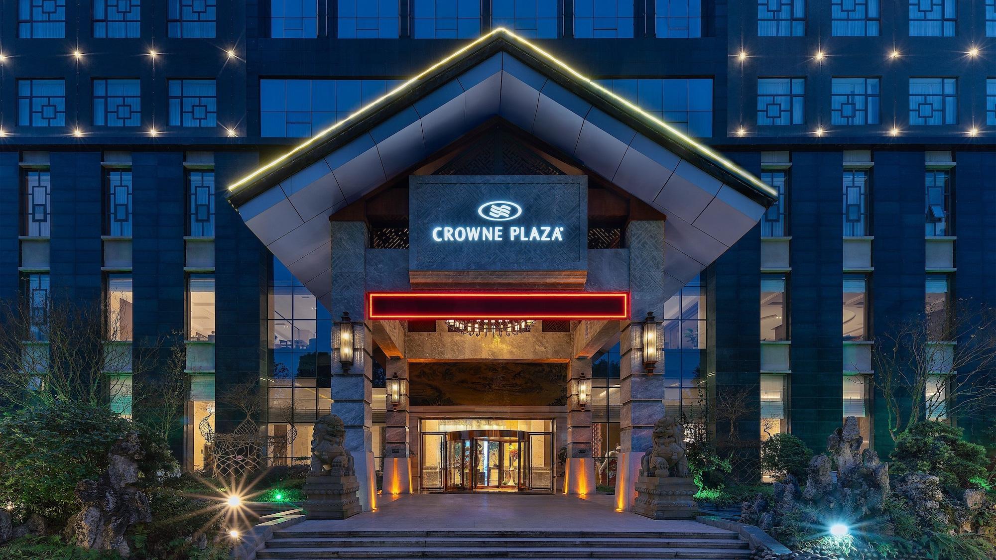 Vista Exterior Crowne Plaza Dujiangyan by IHG