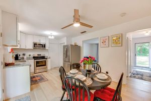 Alquiler Vacacional - Walk to Lake Munson: Tree-filled Tallahassee Gem!