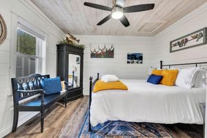 Alquiler Vacacional - Allie's on the Rocks pet-friendly lake bungalow