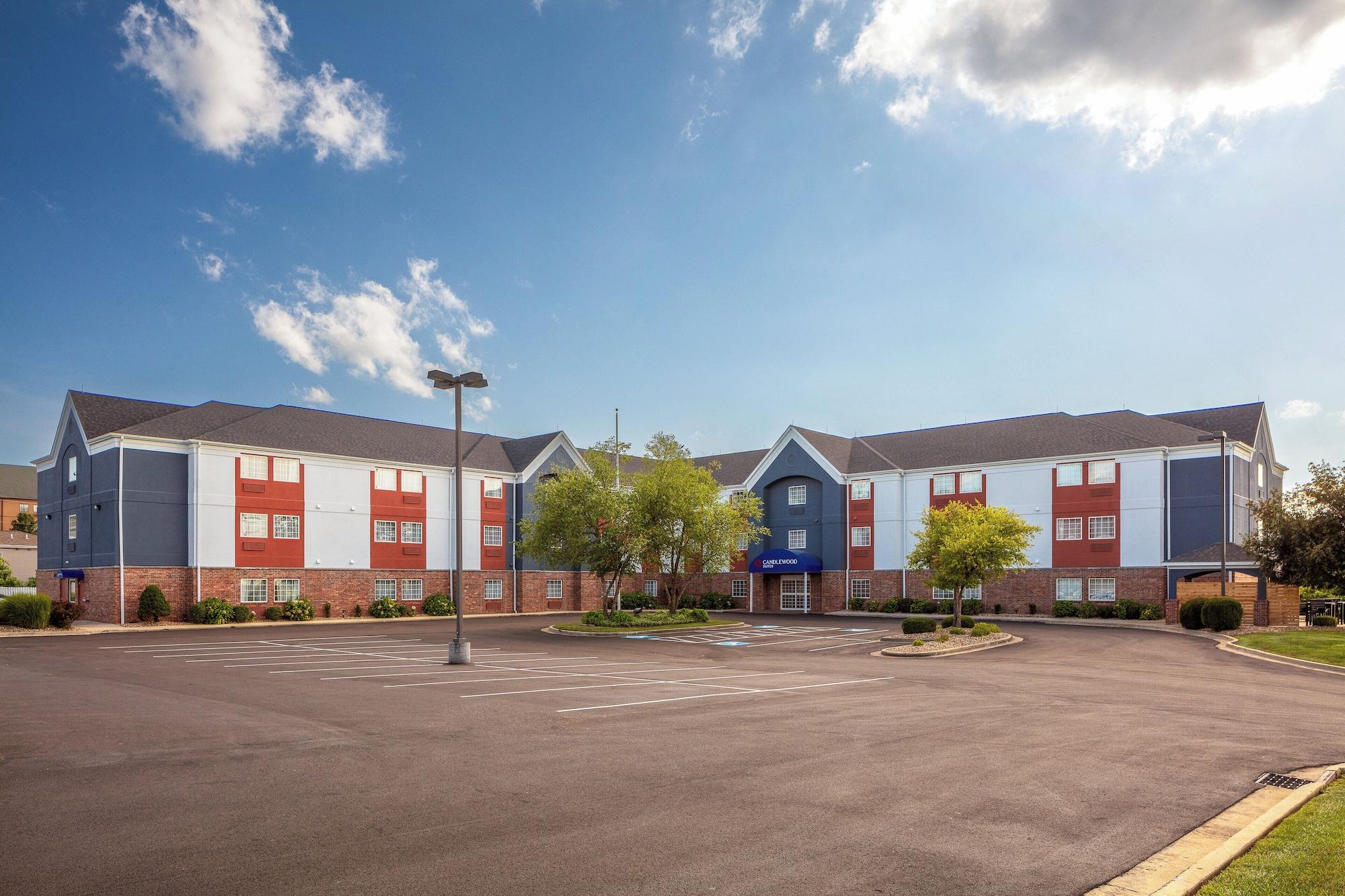 Vista Exterior Candlewood Suites St Robert by IHG